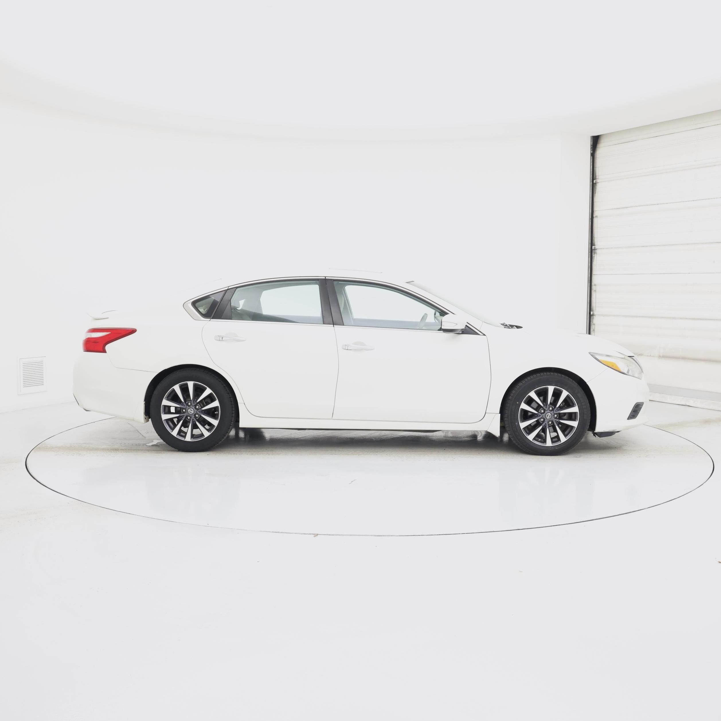 Thumbnail: 2016 Nissan Altima - 7