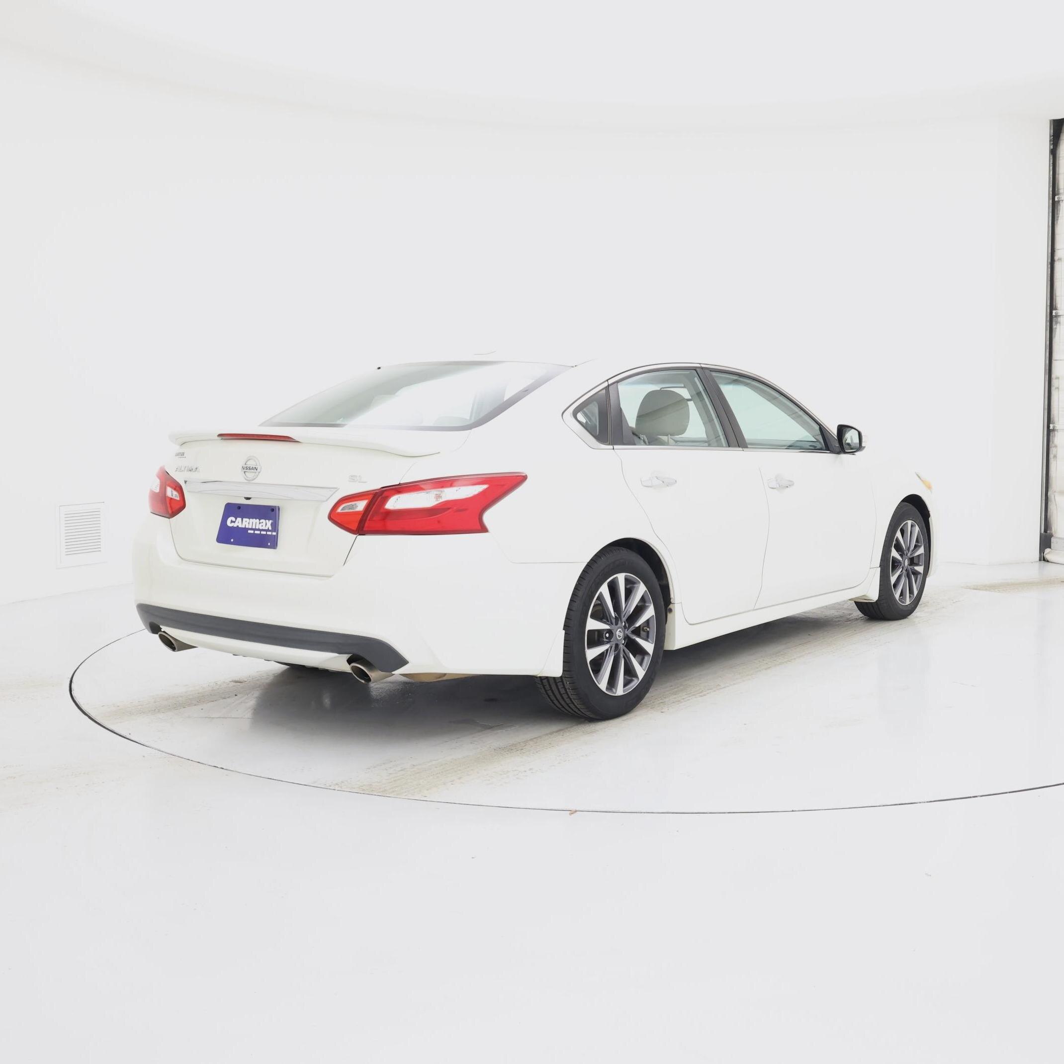 Thumbnail: 2016 Nissan Altima - 8