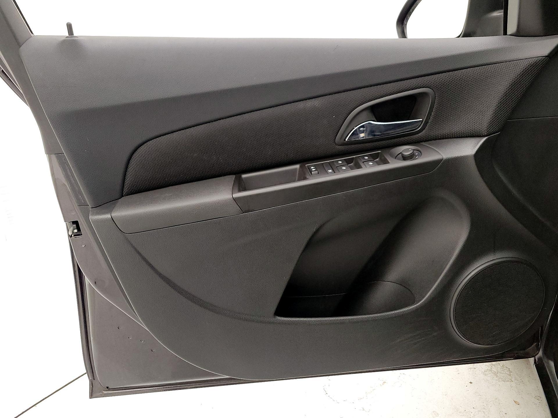 Thumbnail: 2015 Chevrolet Cruze - 12