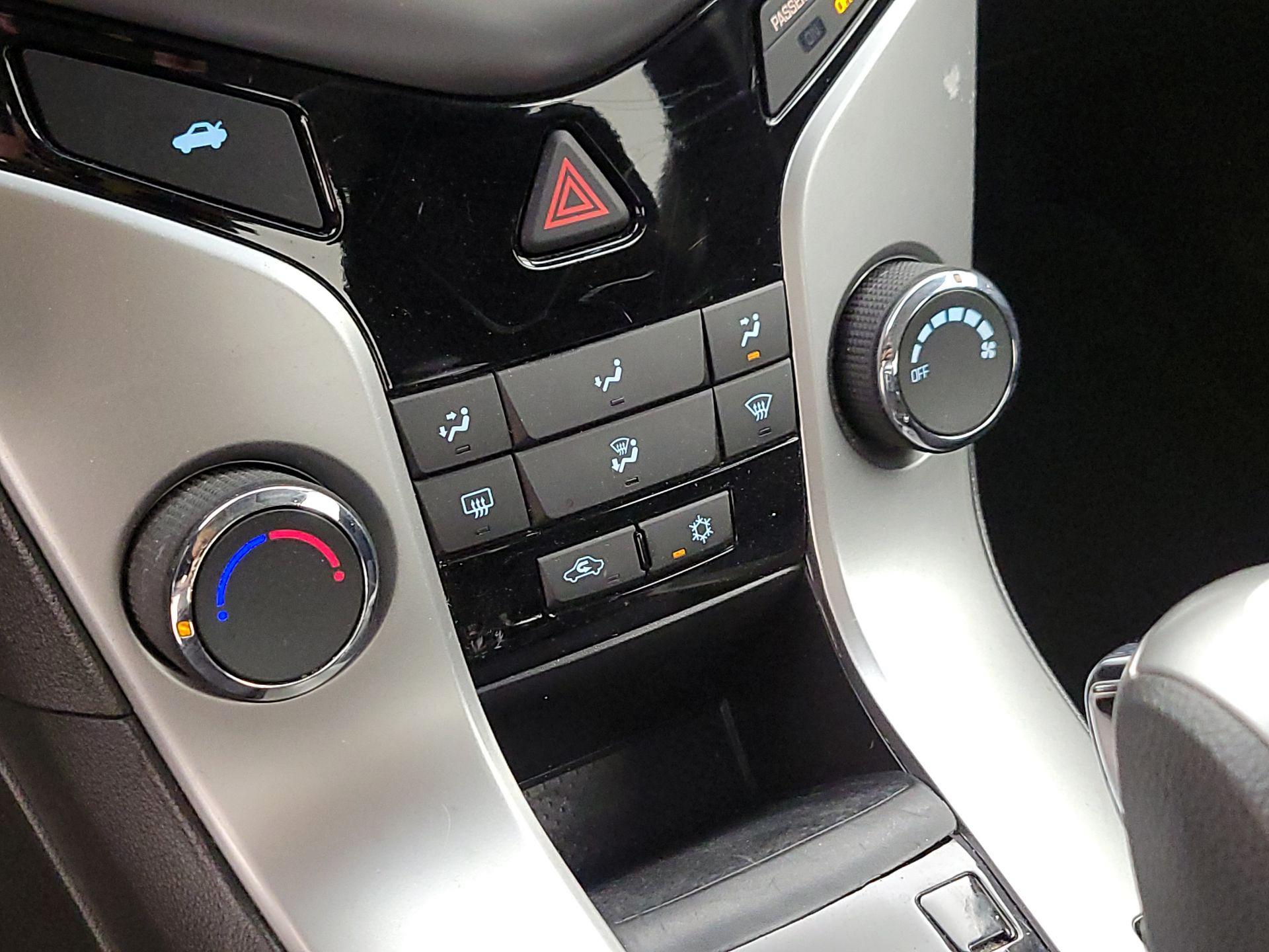 Thumbnail: 2015 Chevrolet Cruze - 15