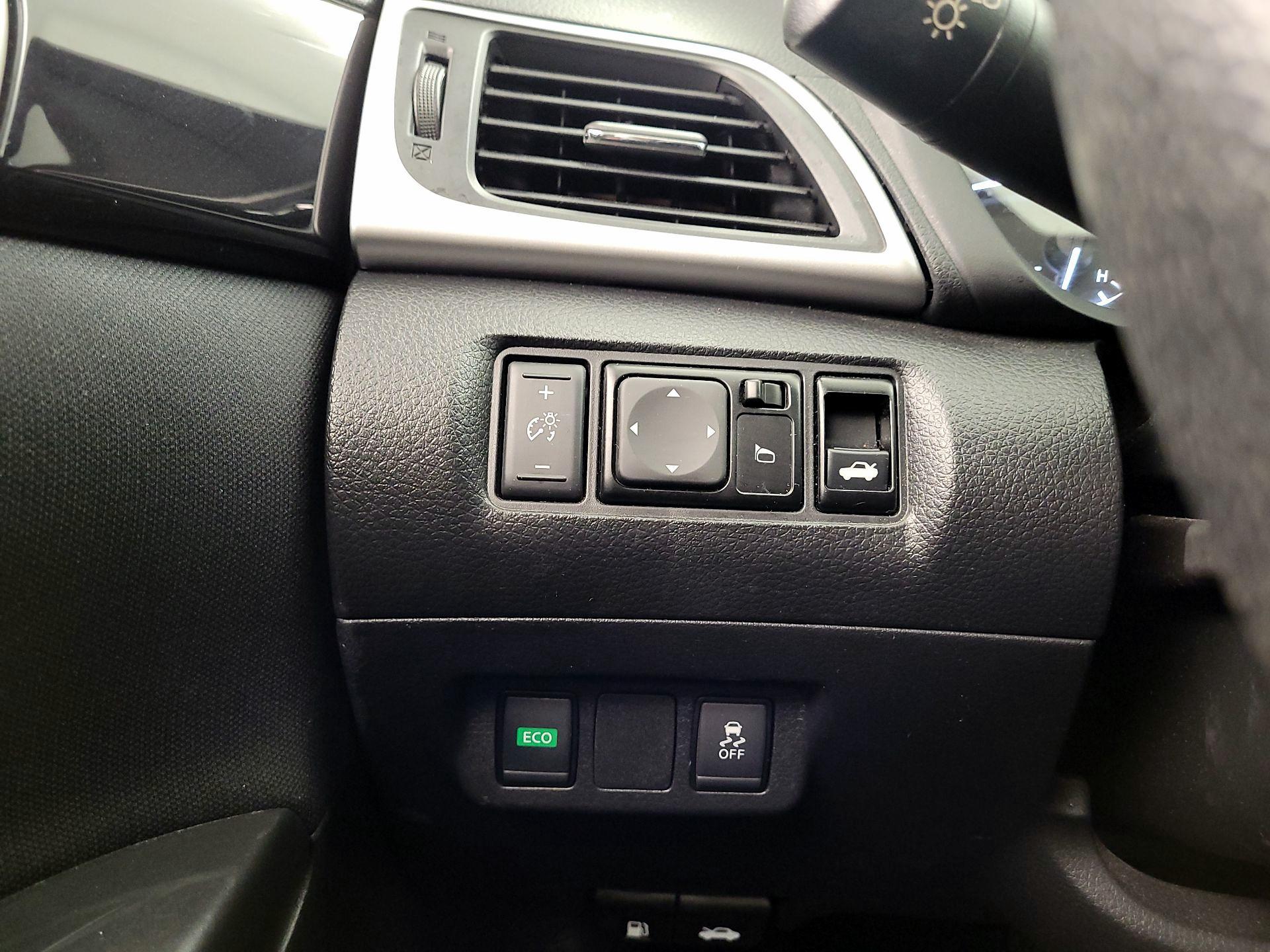 Thumbnail: 2019 Nissan Sentra - 13