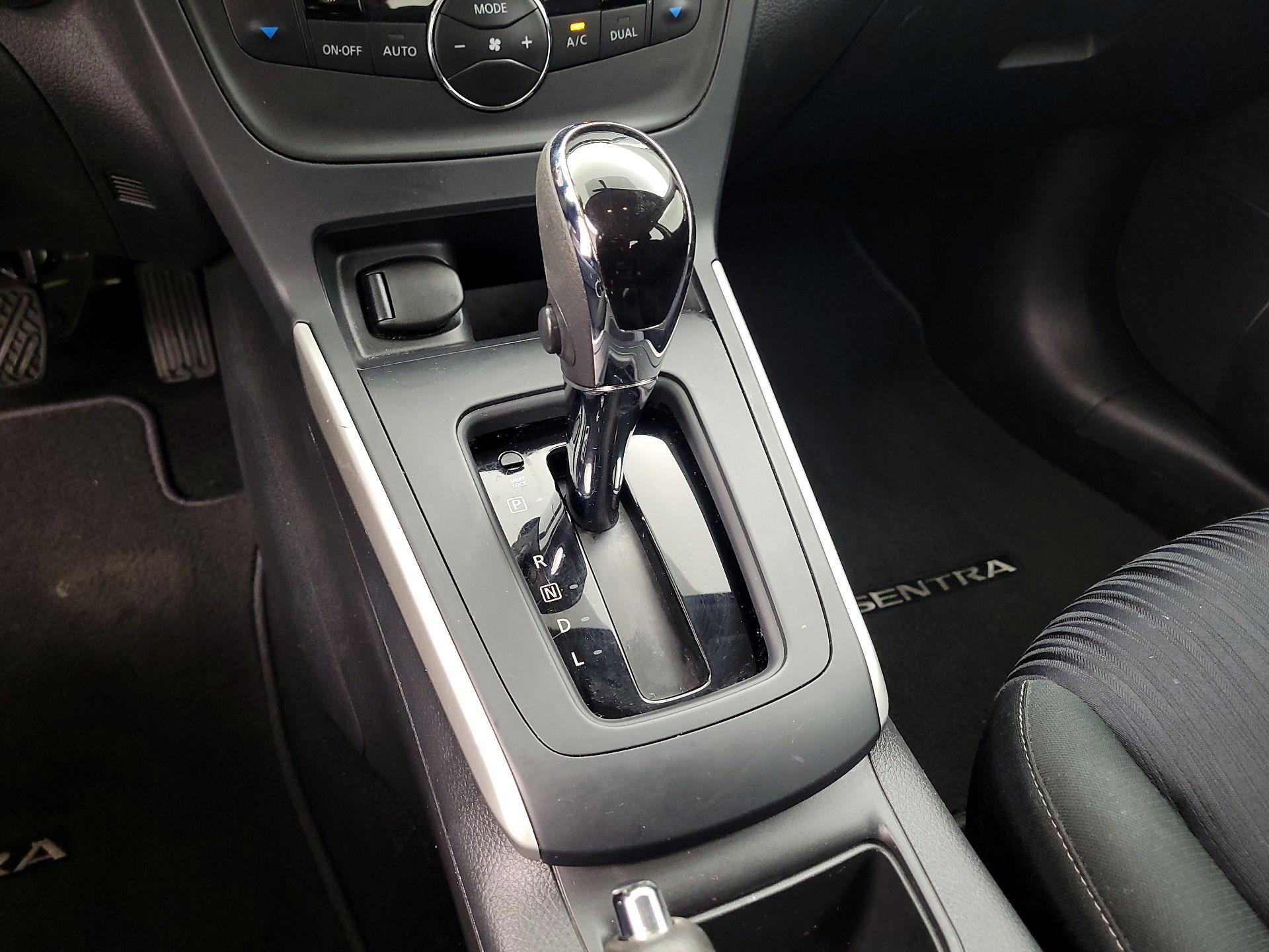 Thumbnail: 2019 Nissan Sentra - 17