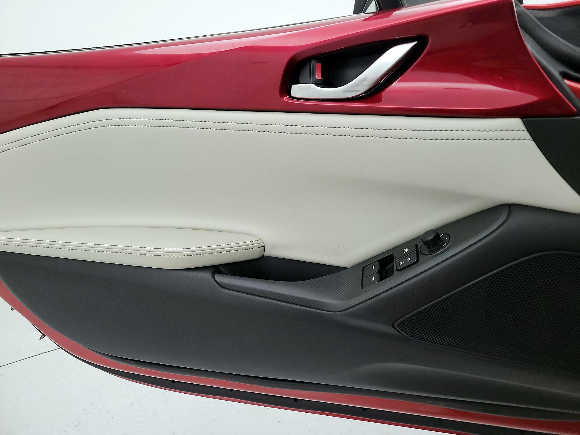 Thumbnail: 2021 Mazda MX-5 Miata - 12