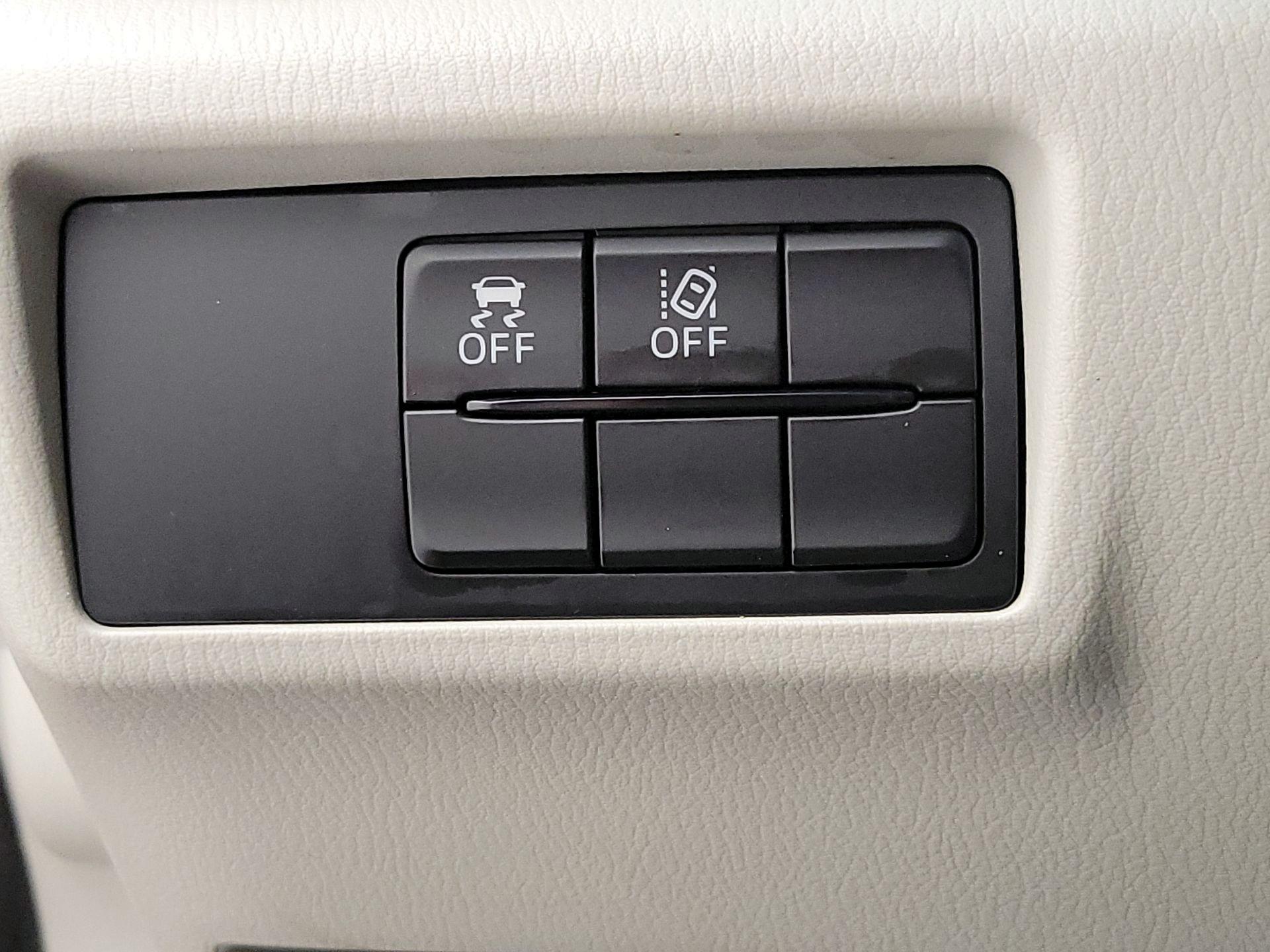 Thumbnail: 2021 Mazda MX-5 Miata - 13