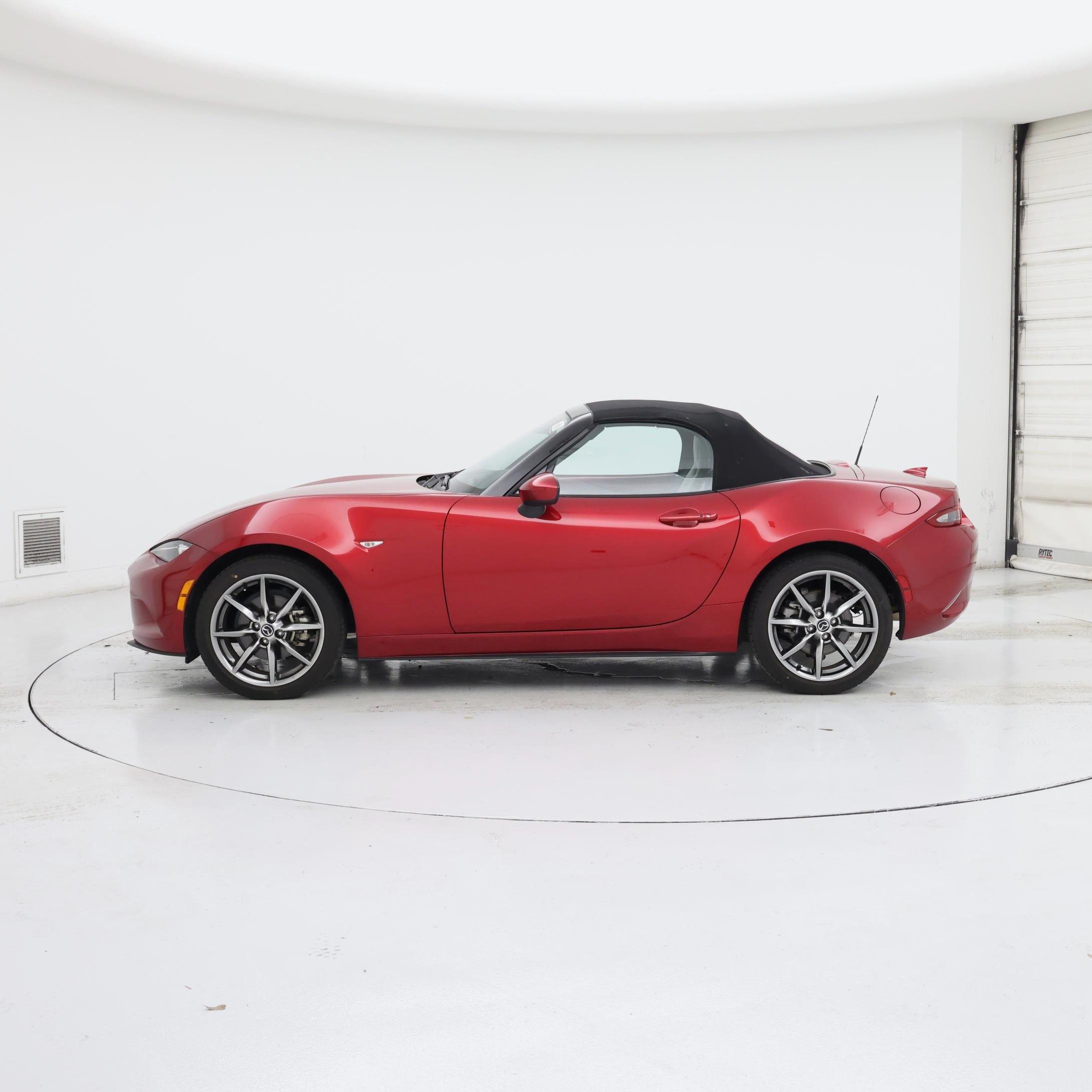 Thumbnail: 2021 Mazda MX-5 Miata - 3