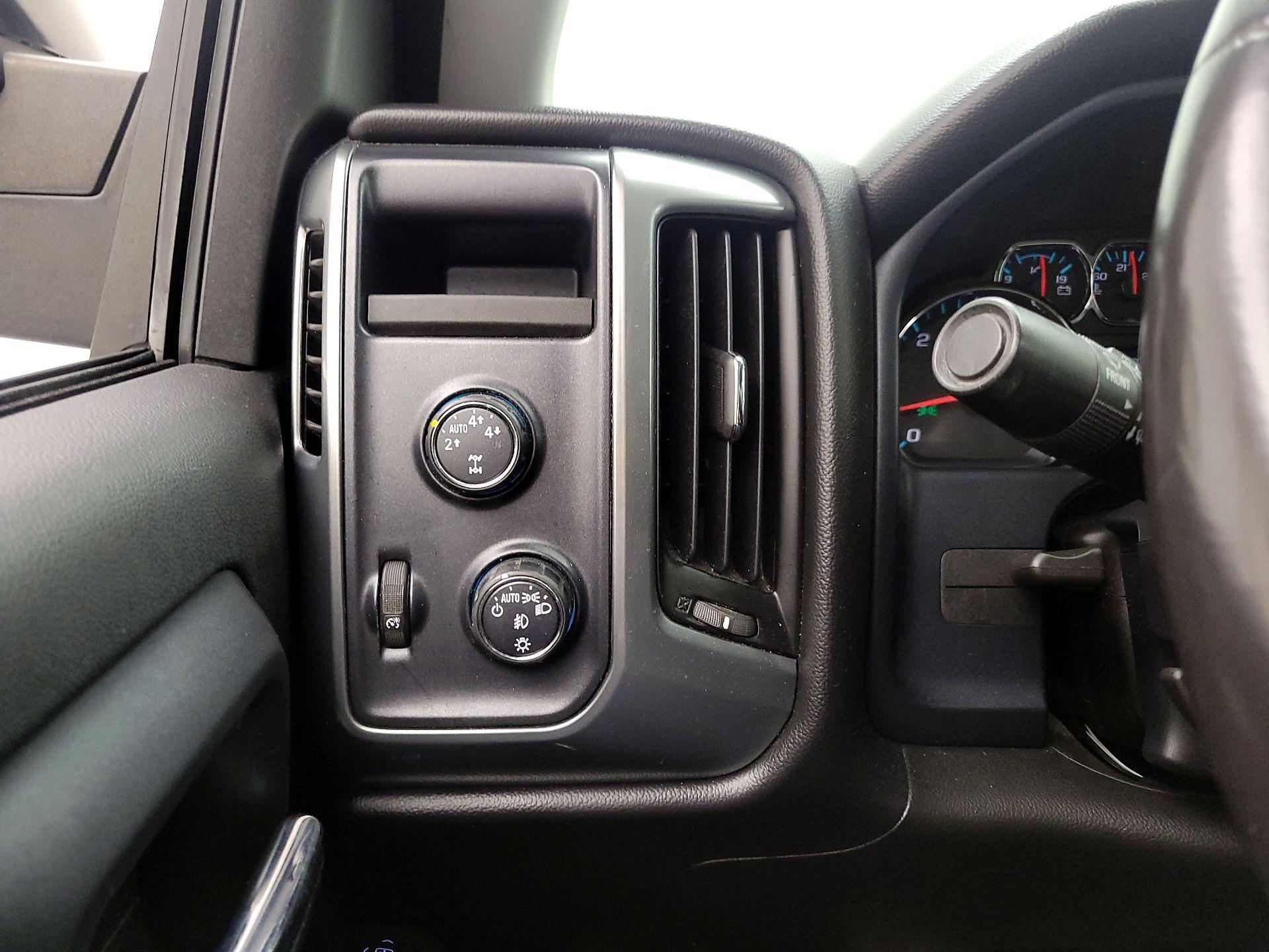 Thumbnail: 2015 Chevrolet Silverado 1500 - 13