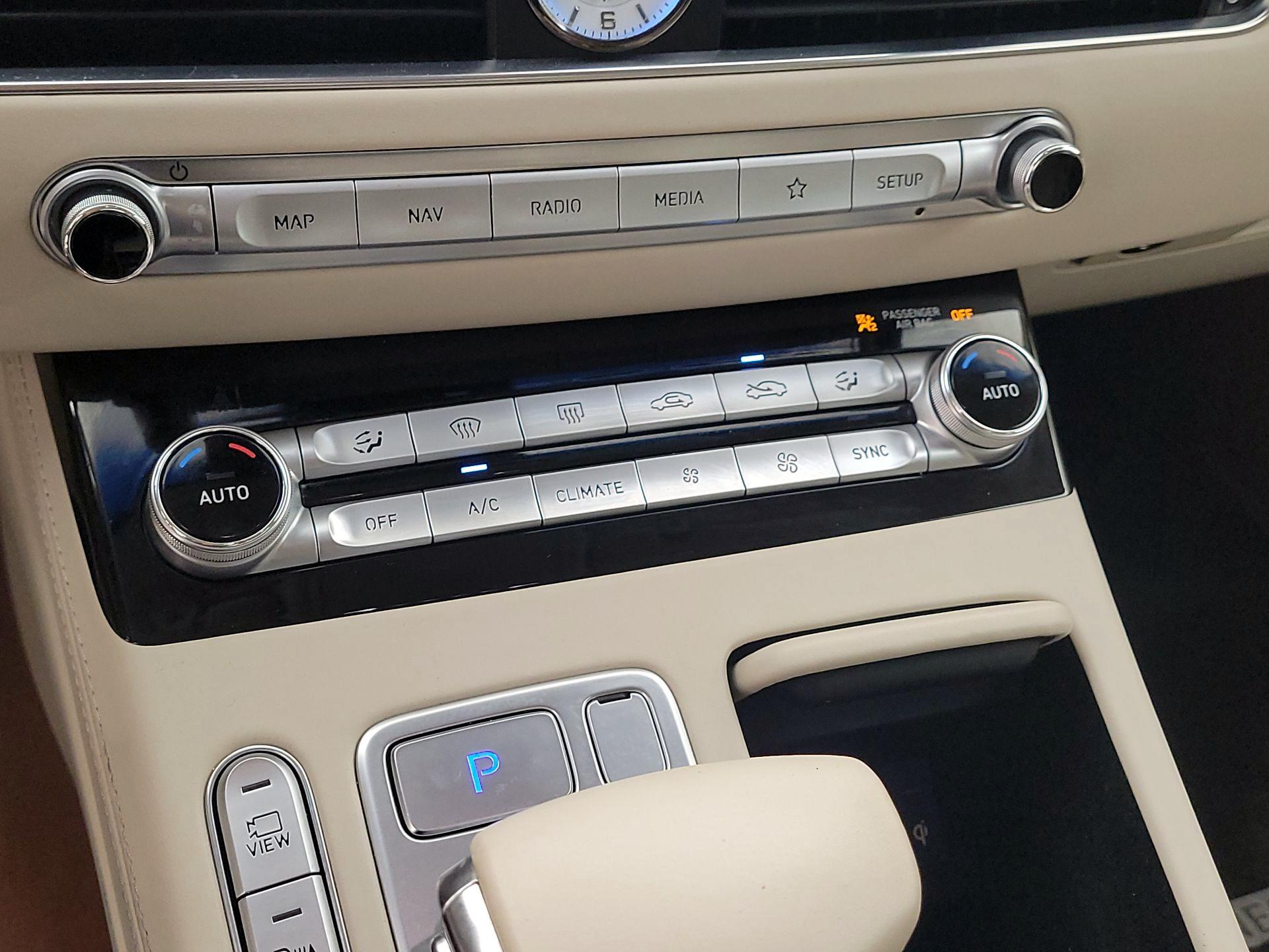 Thumbnail: 2020 Genesis G90 - 16