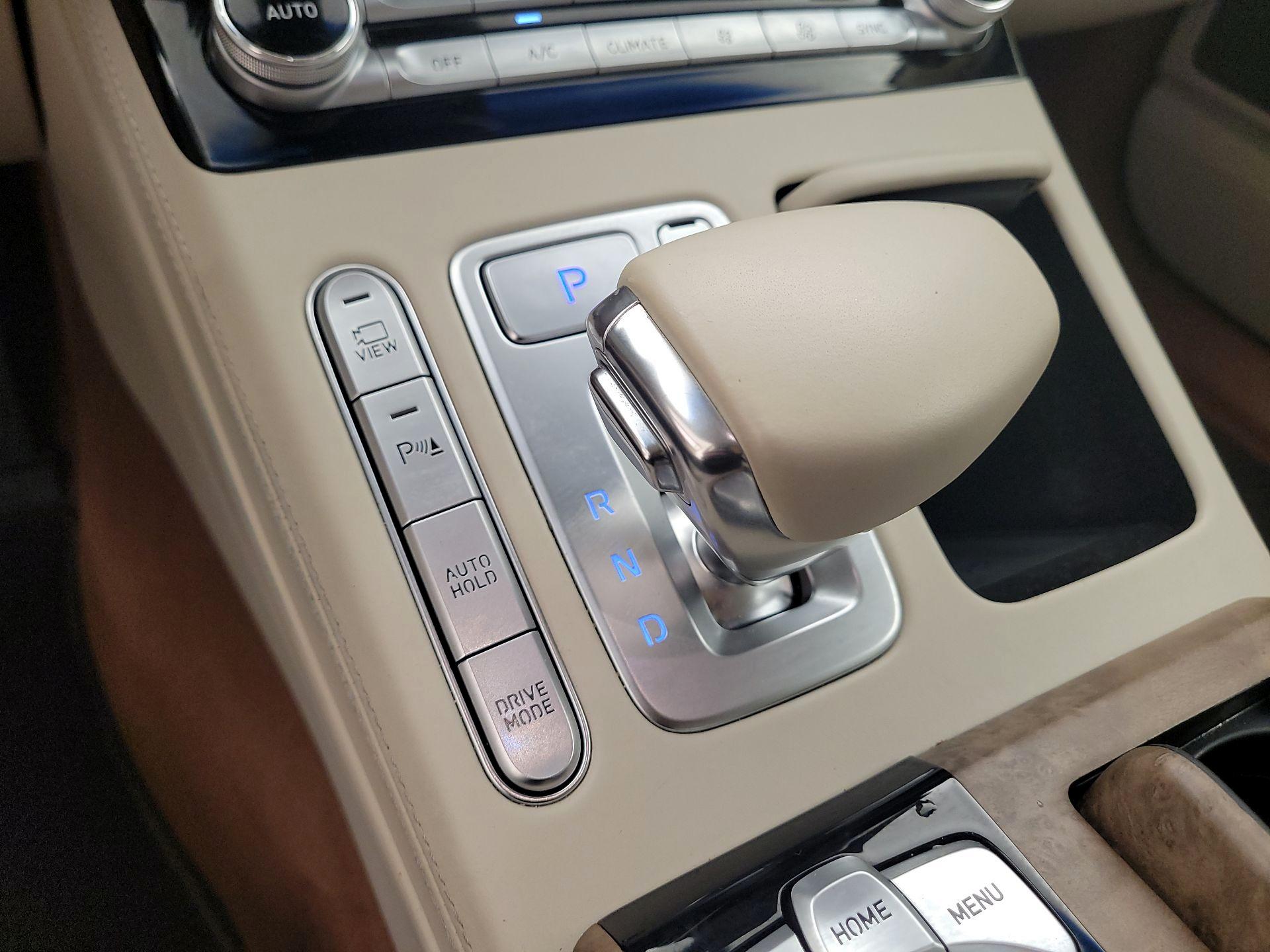 Thumbnail: 2020 Genesis G90 - 17