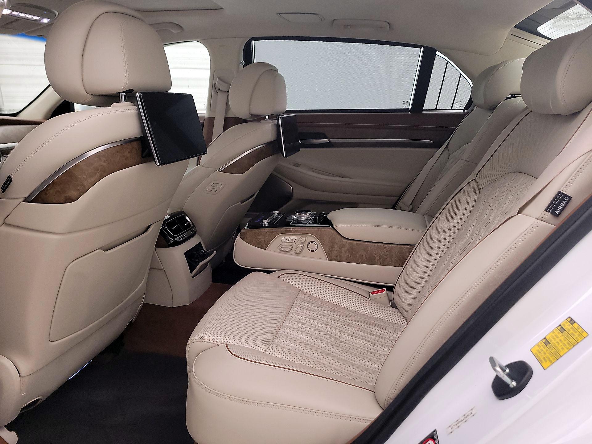 Thumbnail: 2020 Genesis G90 - 19