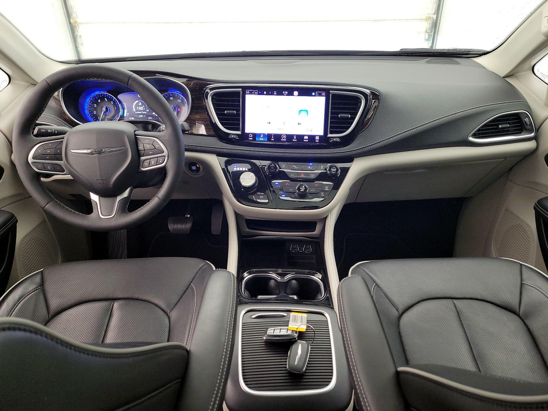 Thumbnail: 2023 Chrysler Pacifica - 9