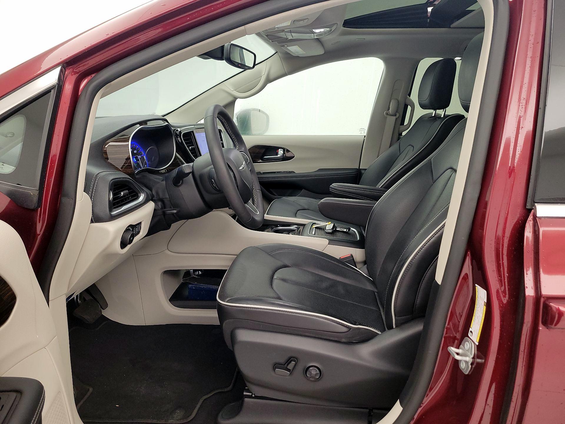 Thumbnail: 2023 Chrysler Pacifica - 11