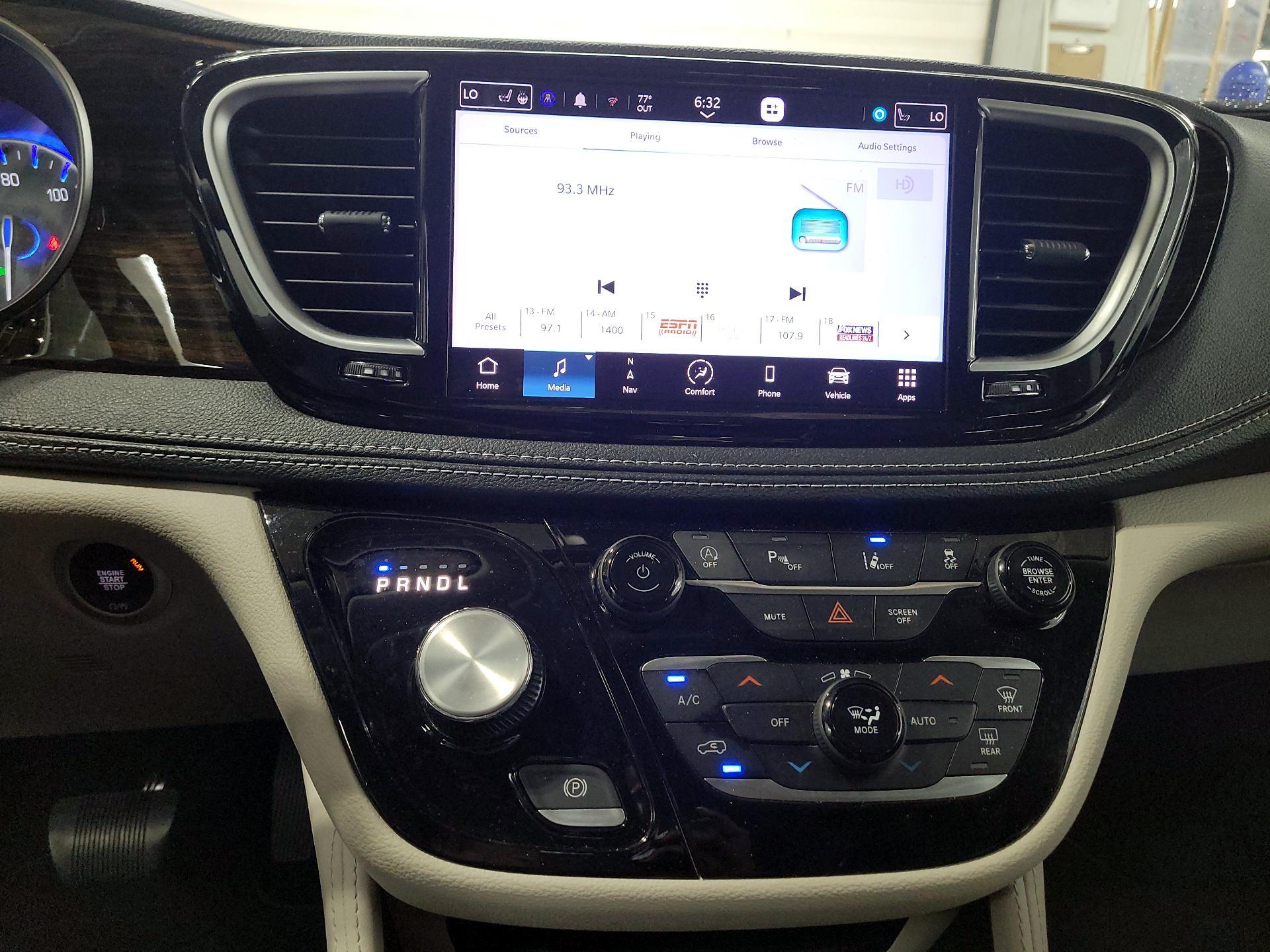 Thumbnail: 2023 Chrysler Pacifica - 15