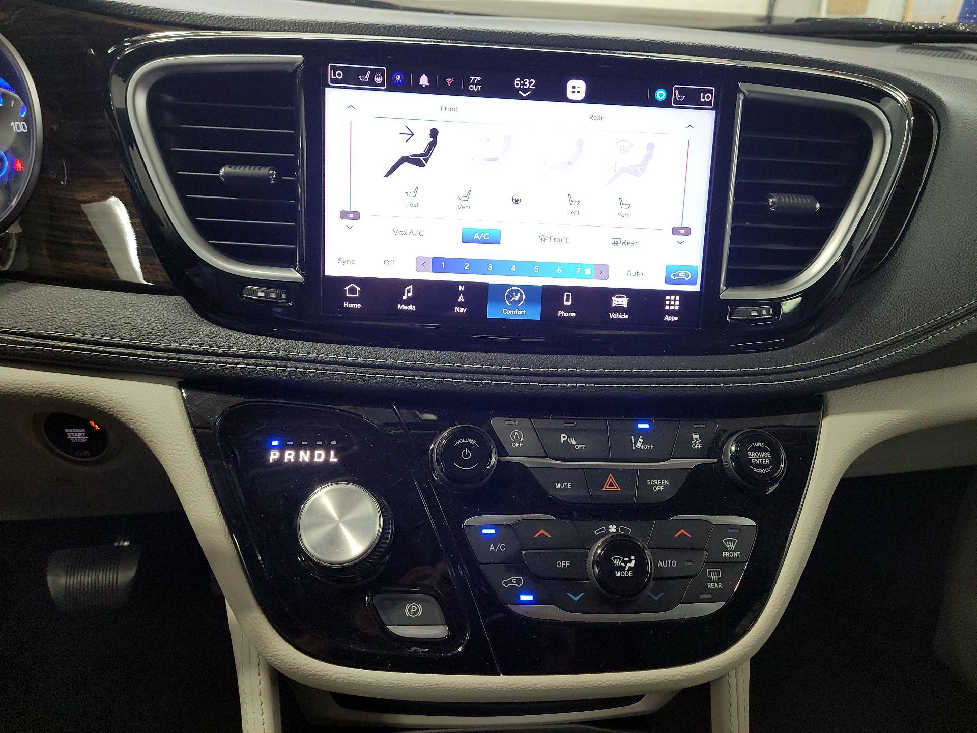 Thumbnail: 2023 Chrysler Pacifica - 16