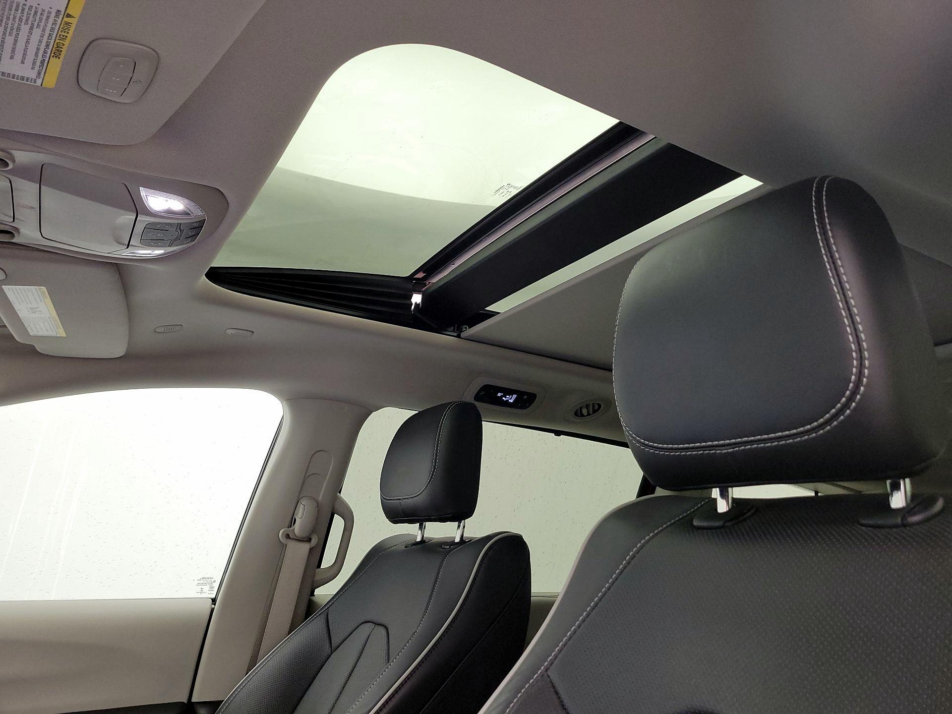 Thumbnail: 2023 Chrysler Pacifica - 18