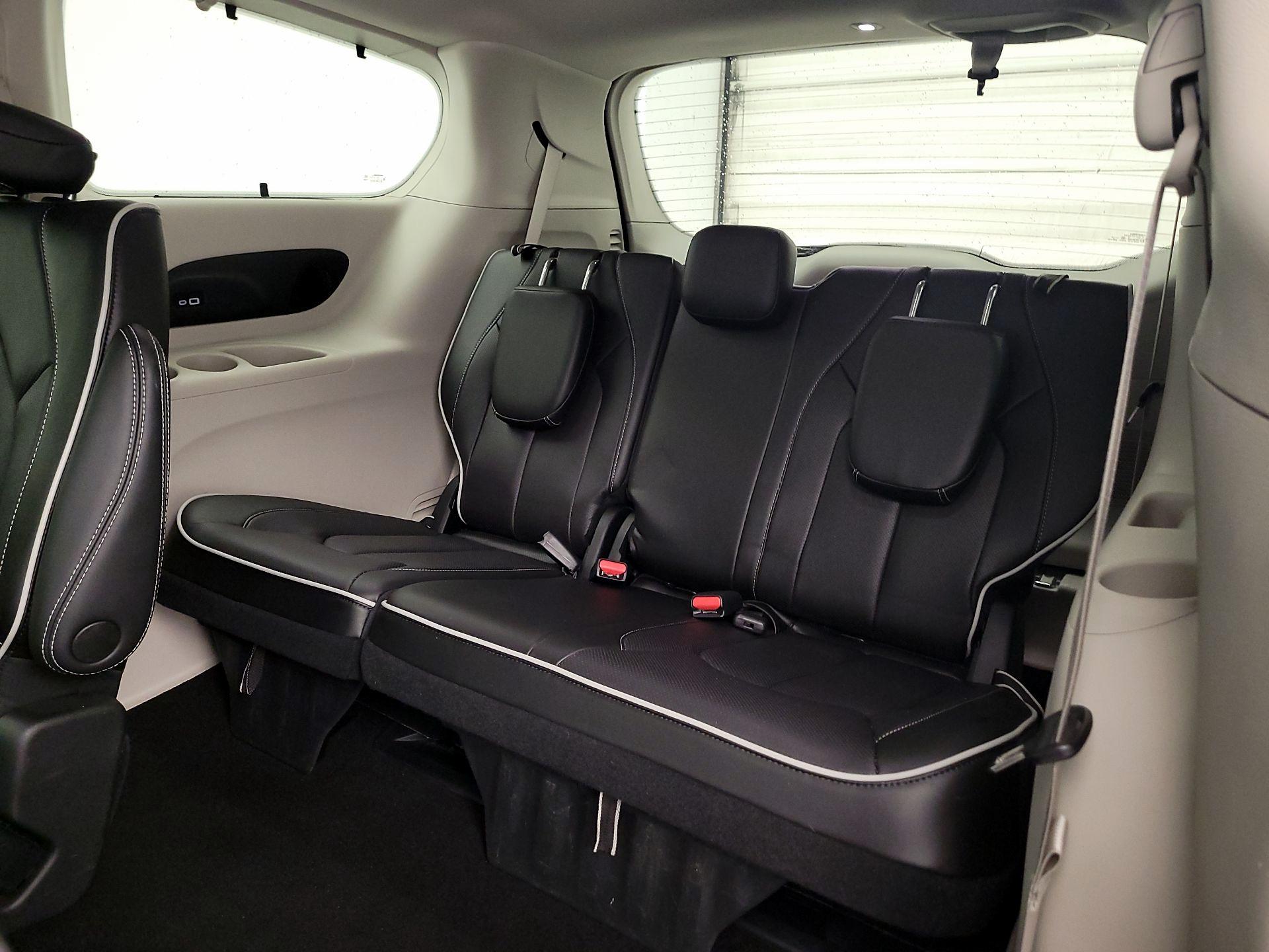 Thumbnail: 2023 Chrysler Pacifica - 20