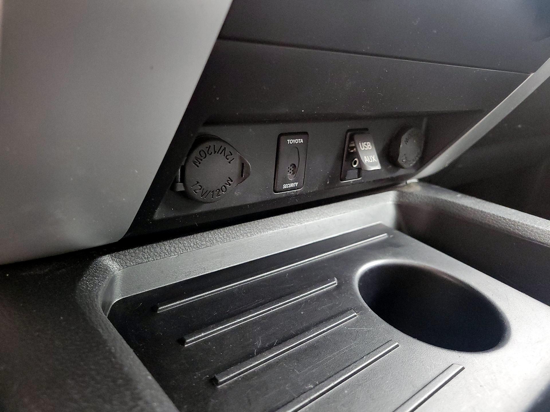 Thumbnail: 2014 Toyota Tundra - 18