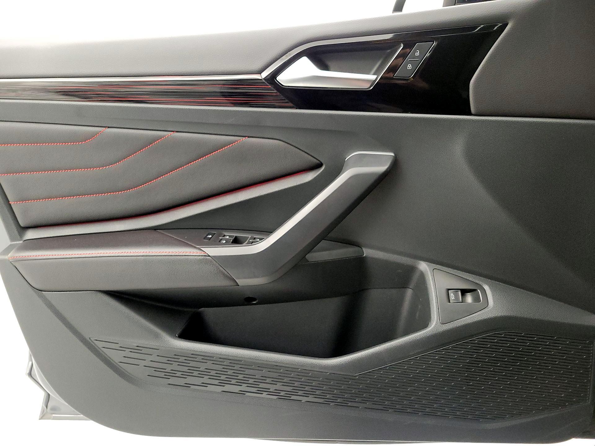 Thumbnail: 2023 Volkswagen Jetta - 12