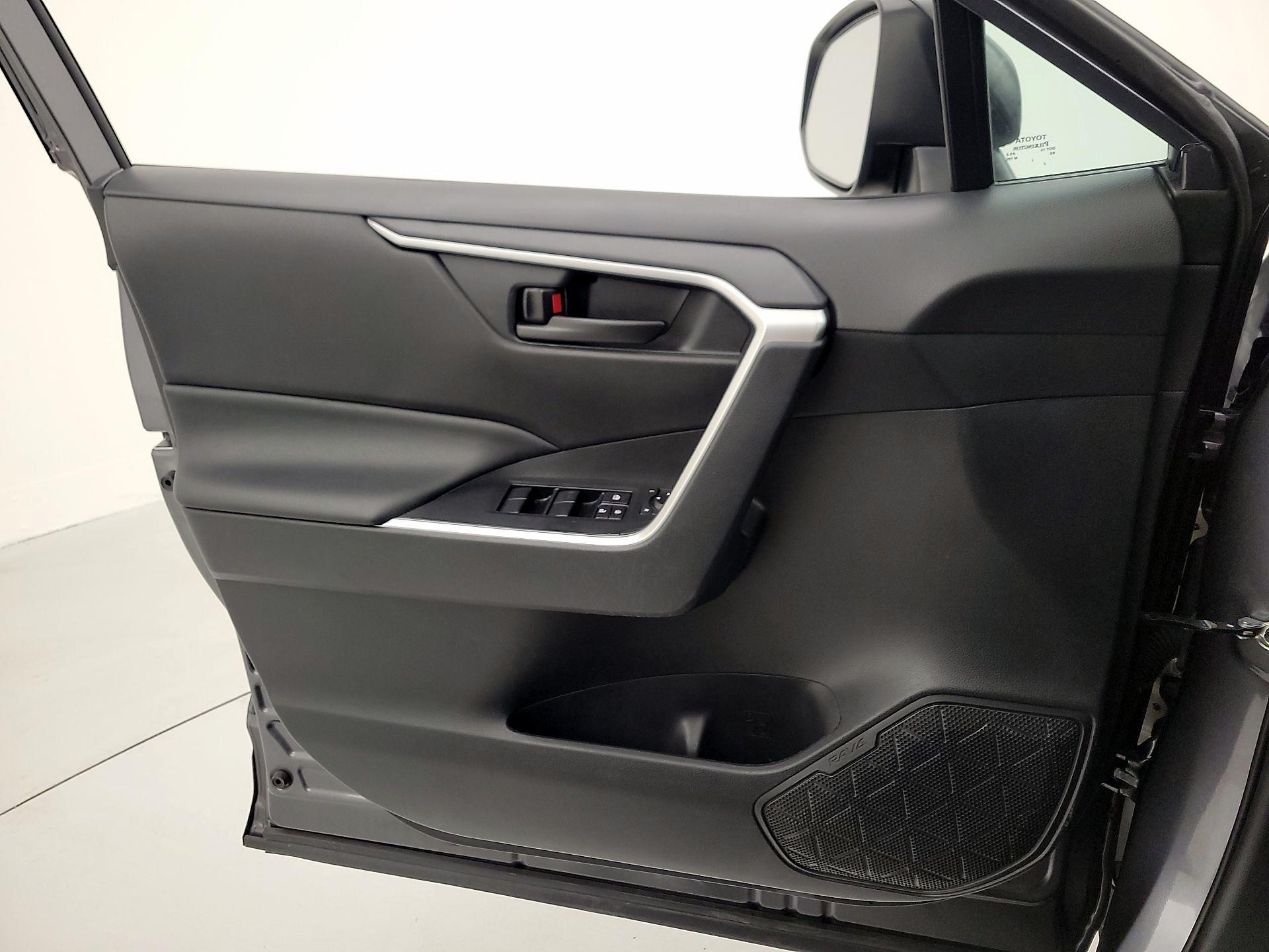 Thumbnail: 2021 Toyota RAV4 - 12