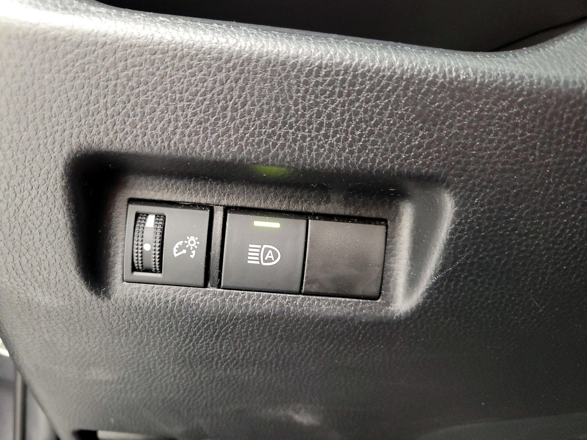 Thumbnail: 2021 Toyota RAV4 - 13