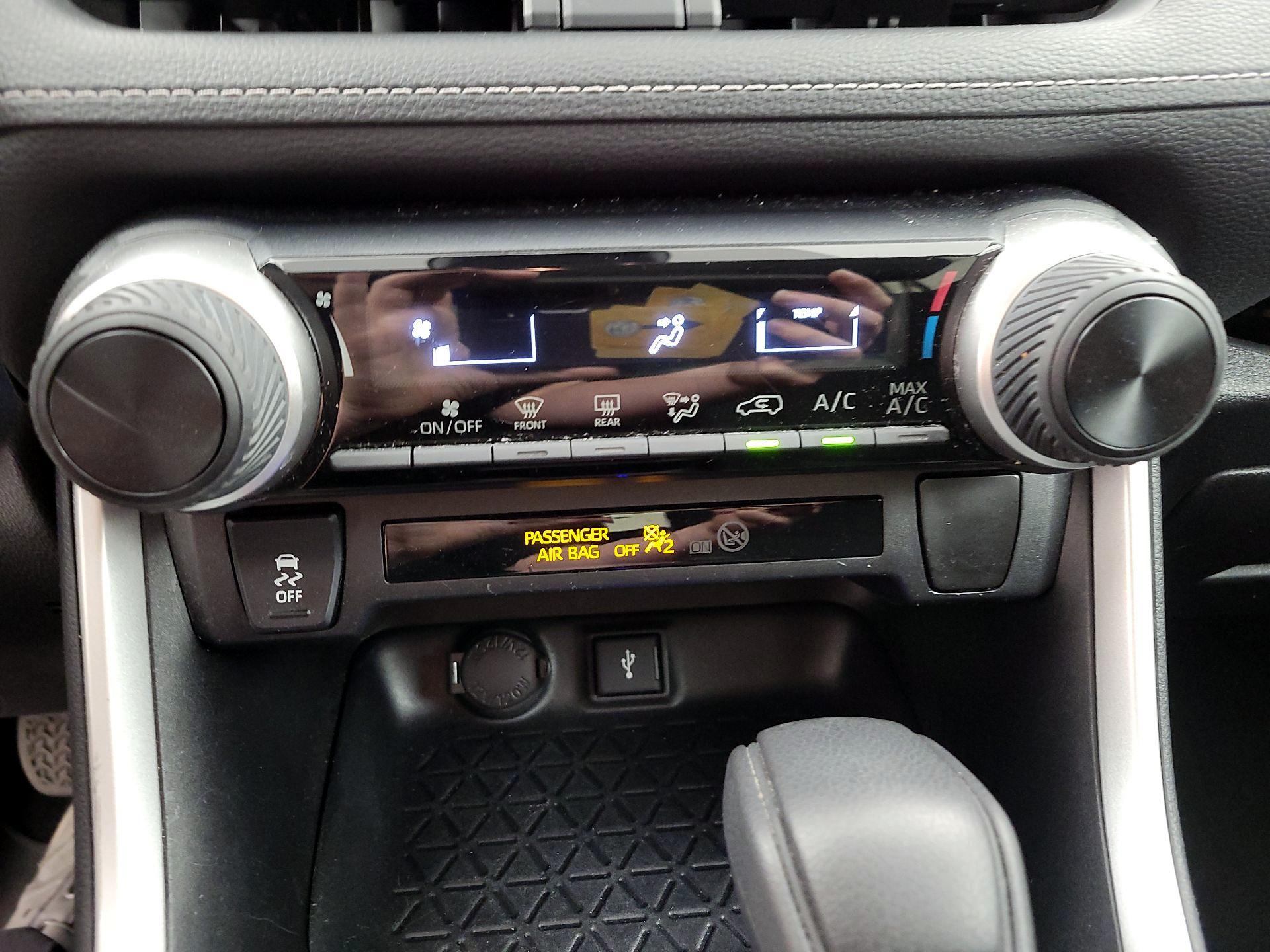 Thumbnail: 2021 Toyota RAV4 - 16