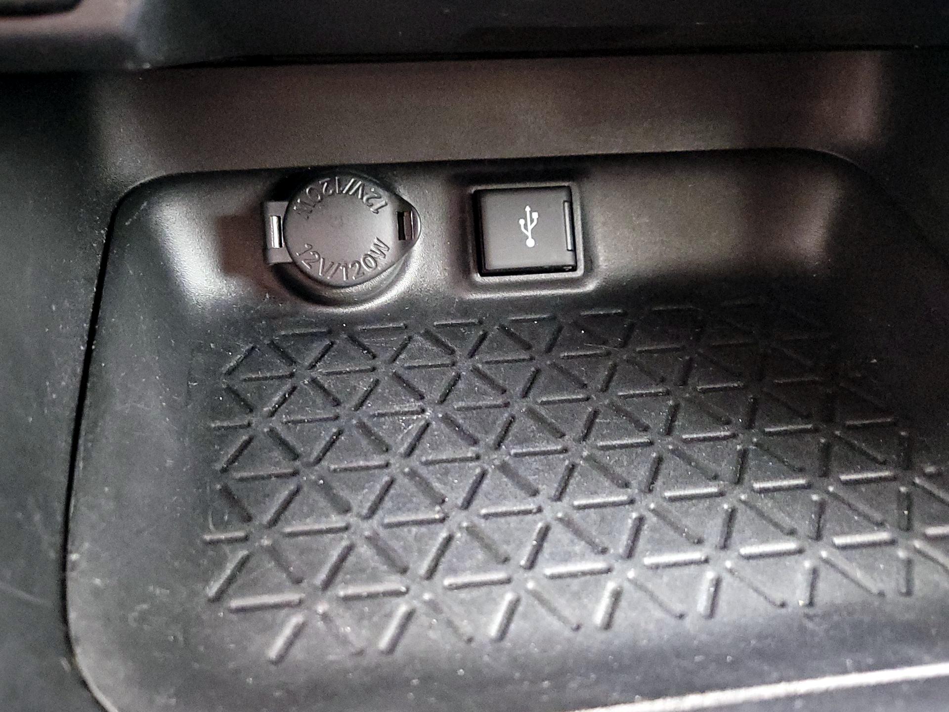 Thumbnail: 2021 Toyota RAV4 - 18