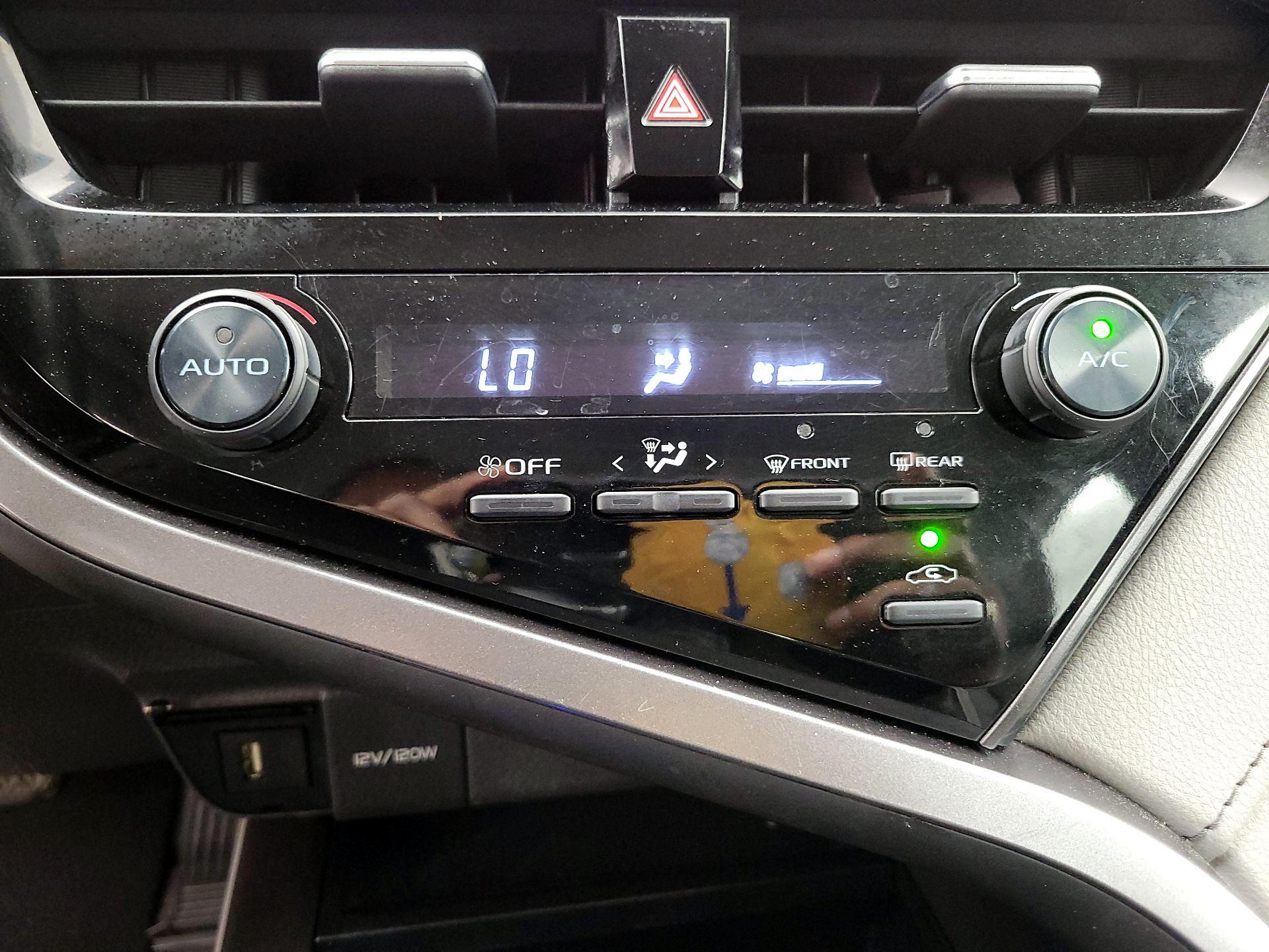 Thumbnail: 2021 Toyota Camry - 16