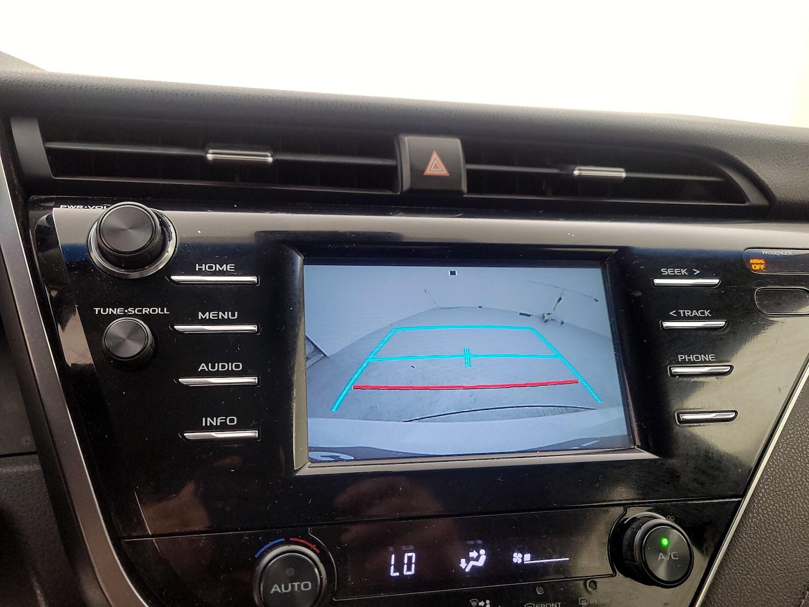 2018 Toyota Camry SE - Photo 15