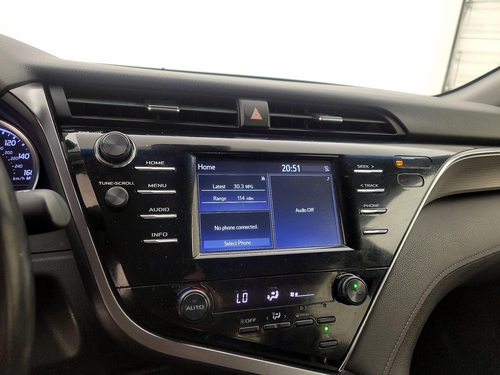 2018 Toyota Camry SE - Photo 16