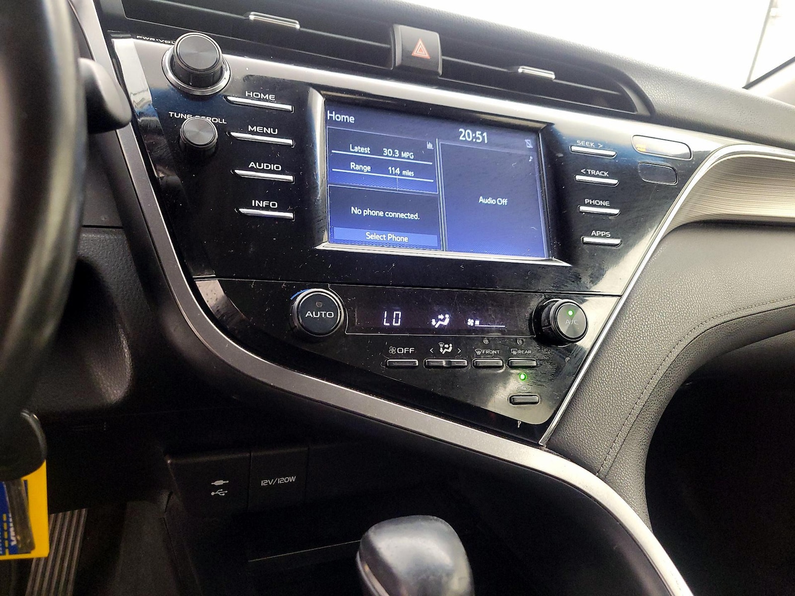 2018 Toyota Camry SE - Photo 17