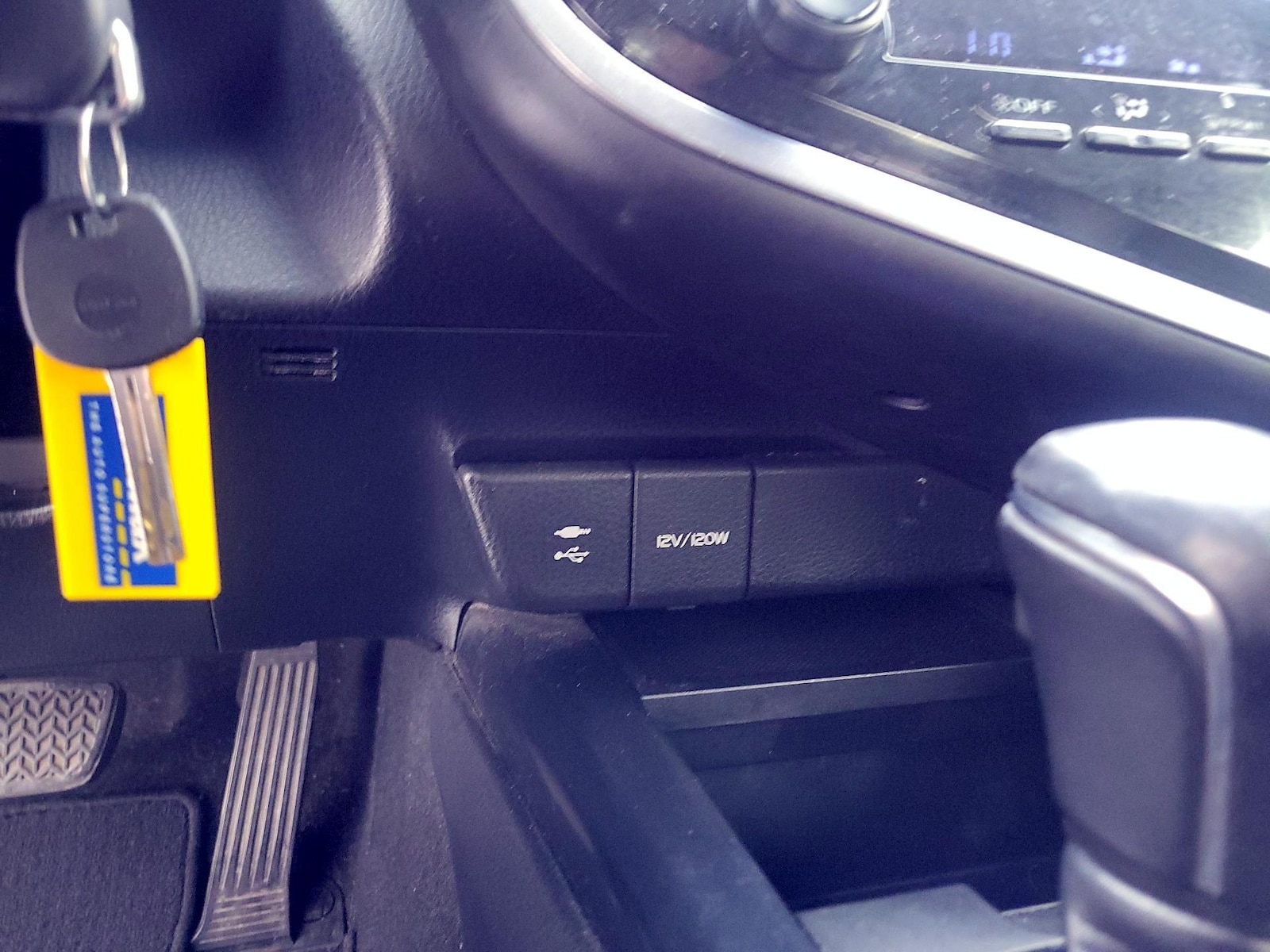 2018 Toyota Camry SE - Photo 19