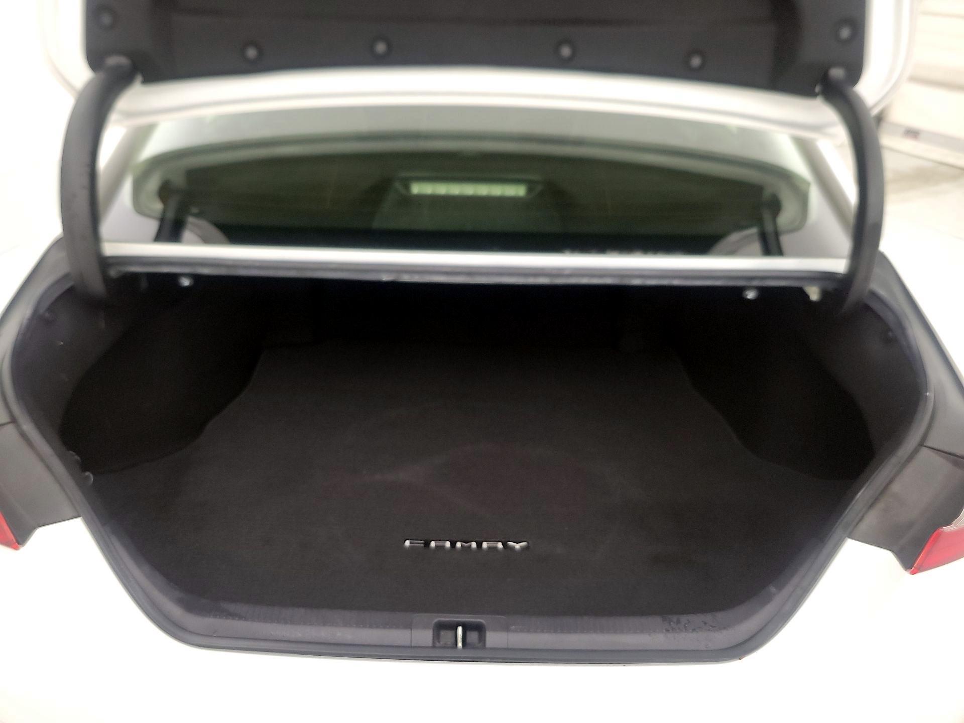 Thumbnail: 2018 Toyota Camry - 20