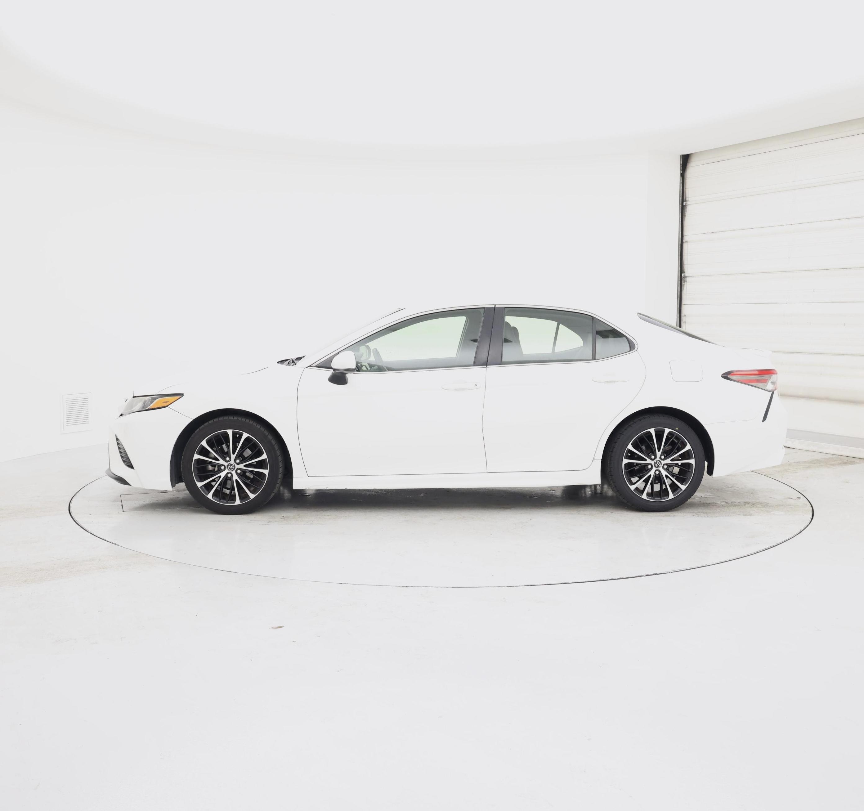 Thumbnail: 2018 Toyota Camry - 3
