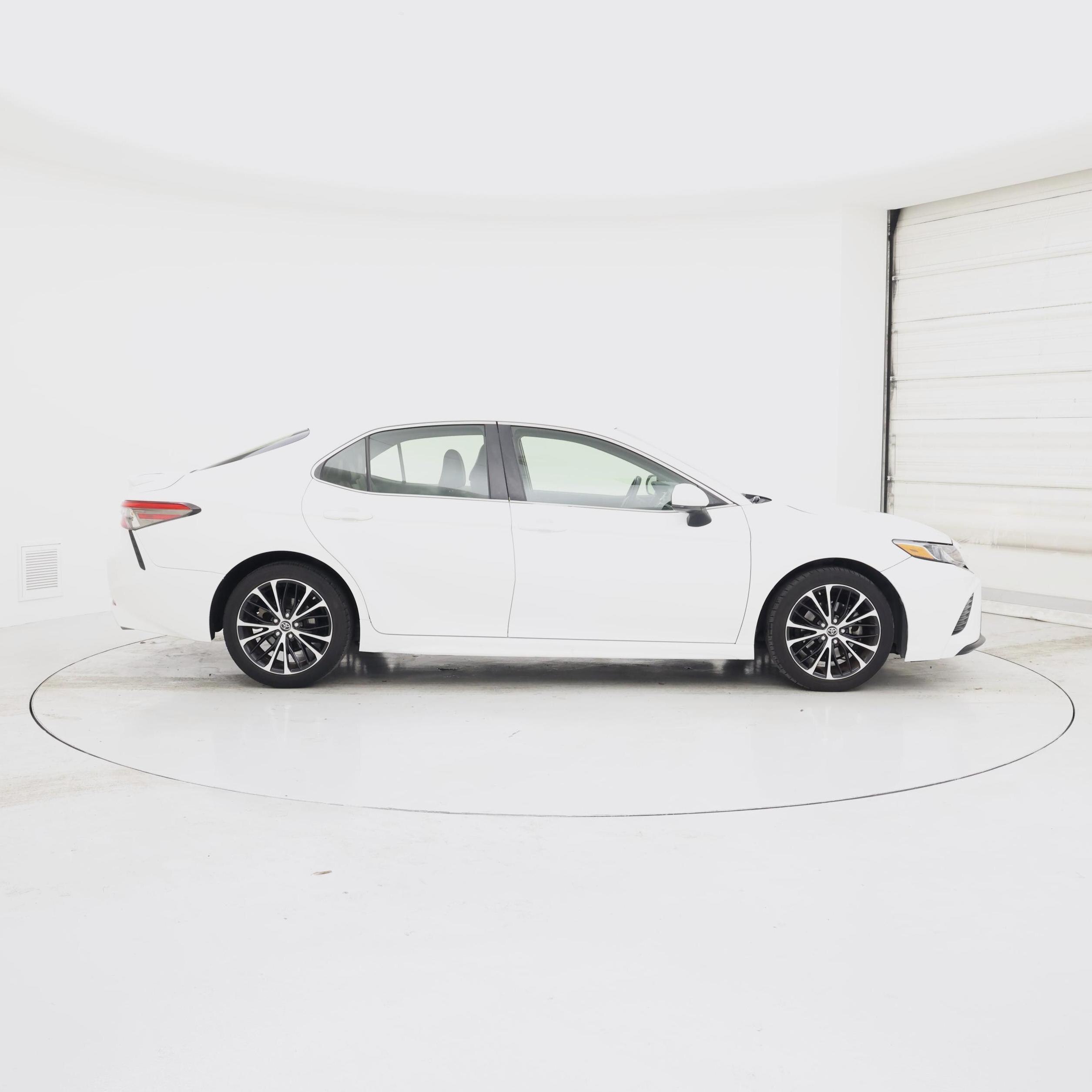 Thumbnail: 2018 Toyota Camry - 7