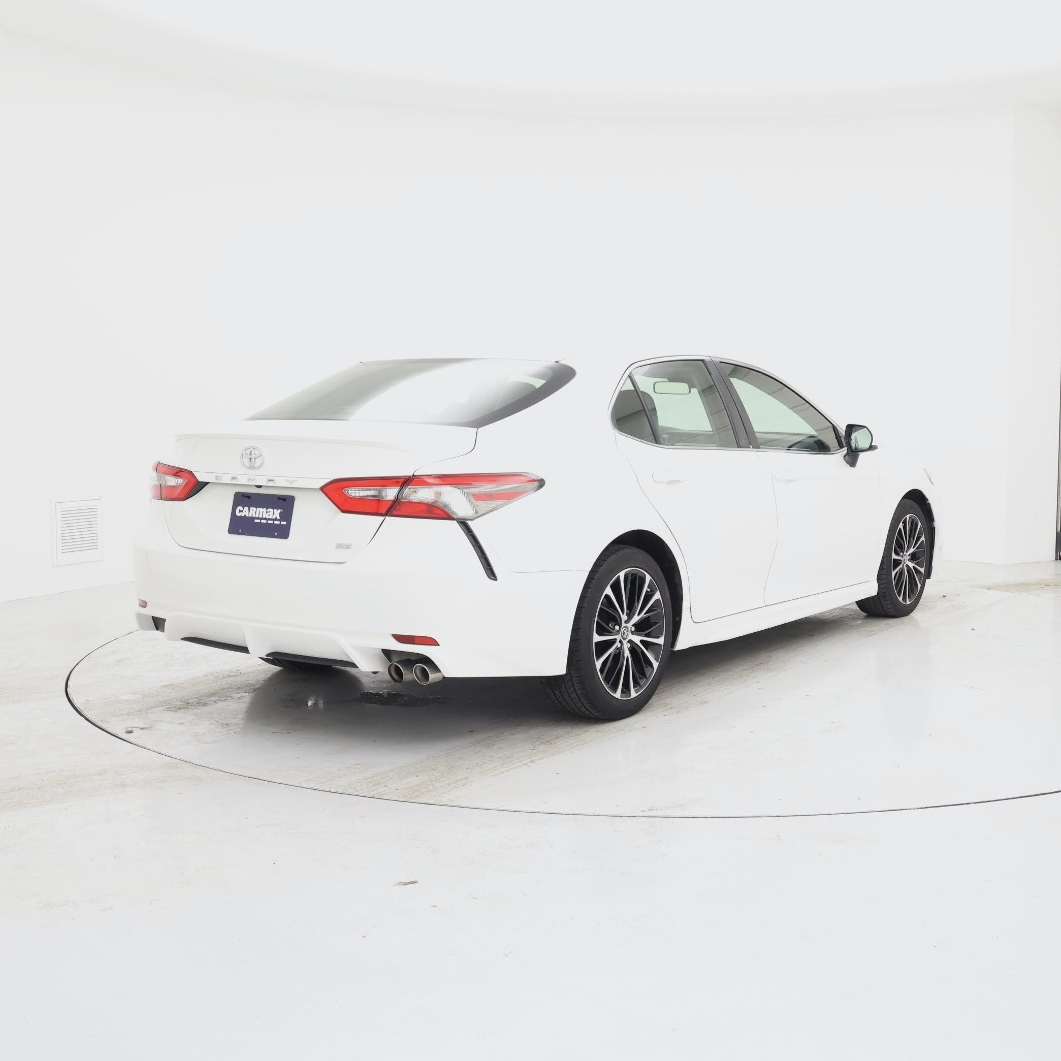 Thumbnail: 2018 Toyota Camry - 8