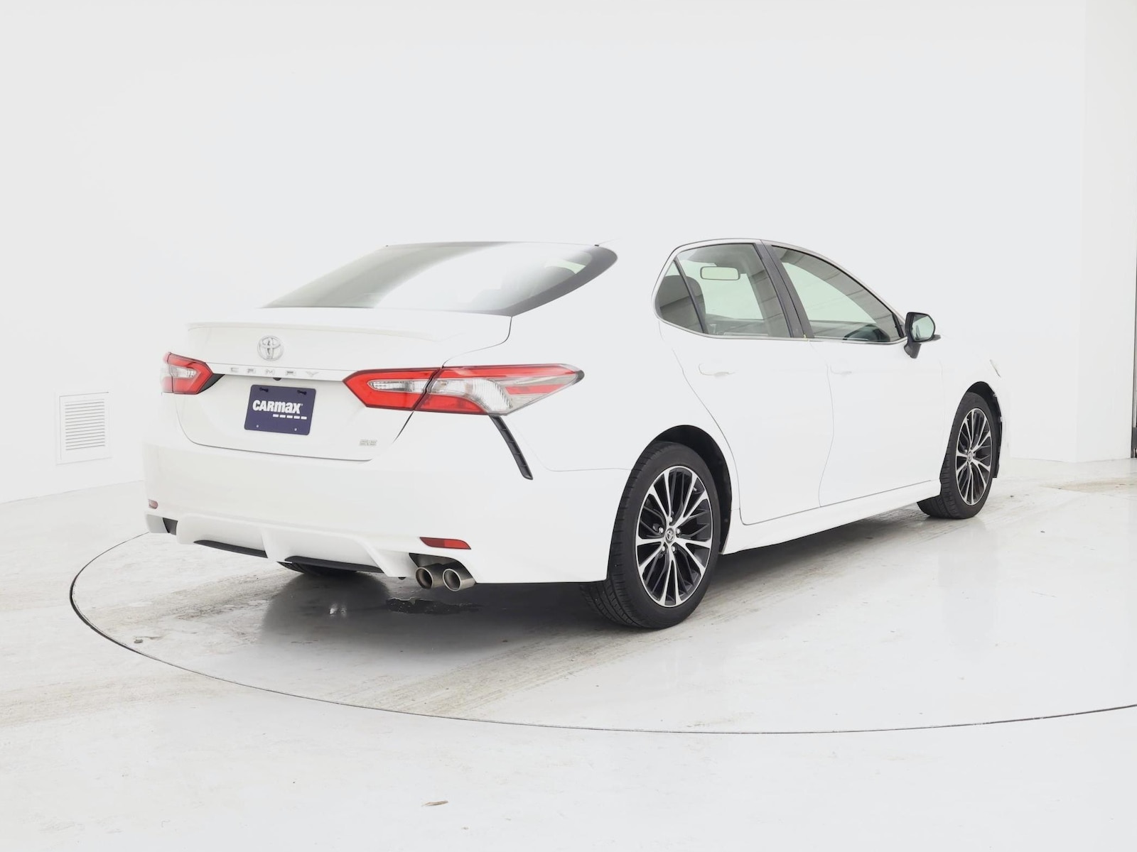 2018 Toyota Camry SE - Photo 9