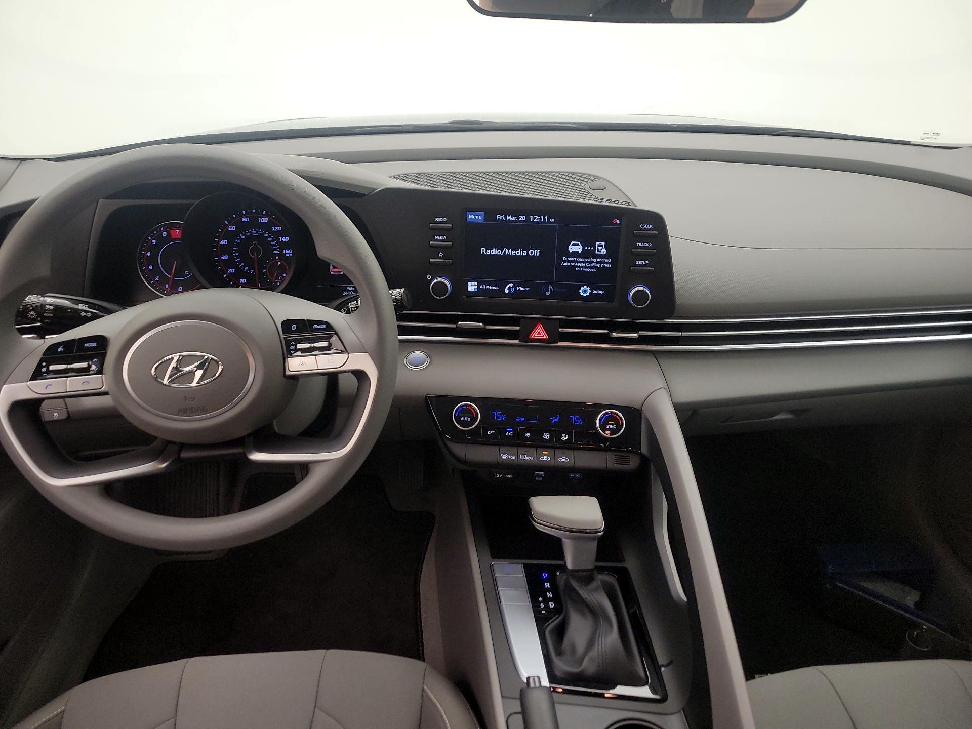 Thumbnail: 2022 Hyundai Elantra - 9