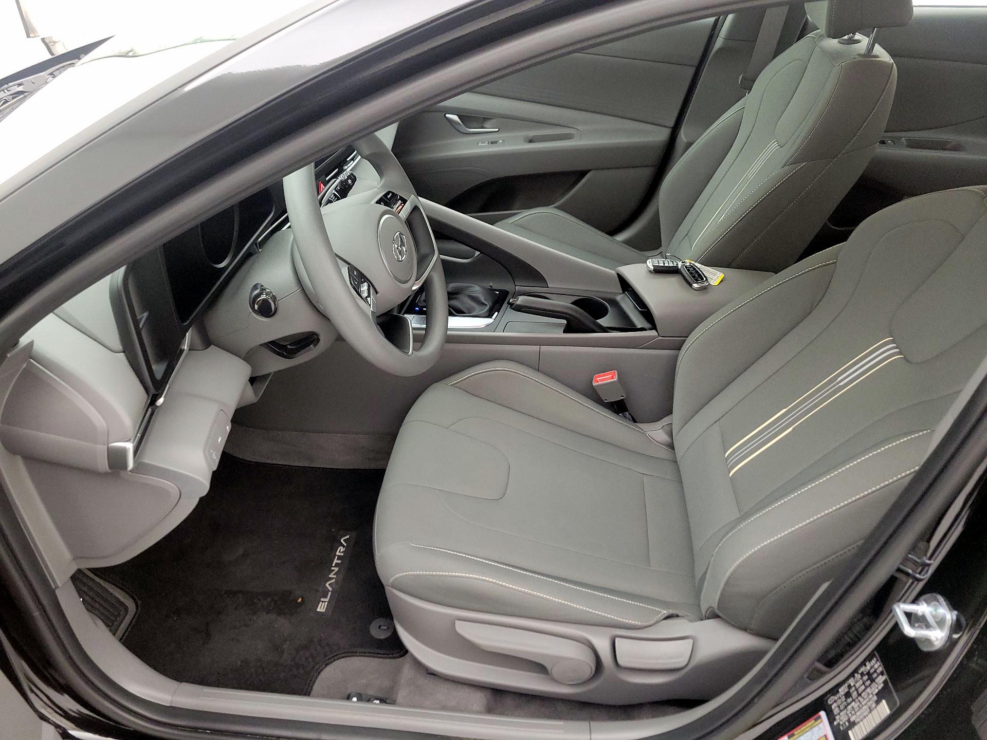 Thumbnail: 2022 Hyundai Elantra - 11