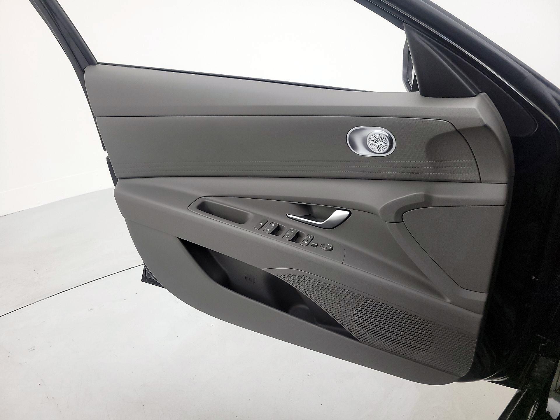 Thumbnail: 2022 Hyundai Elantra - 12