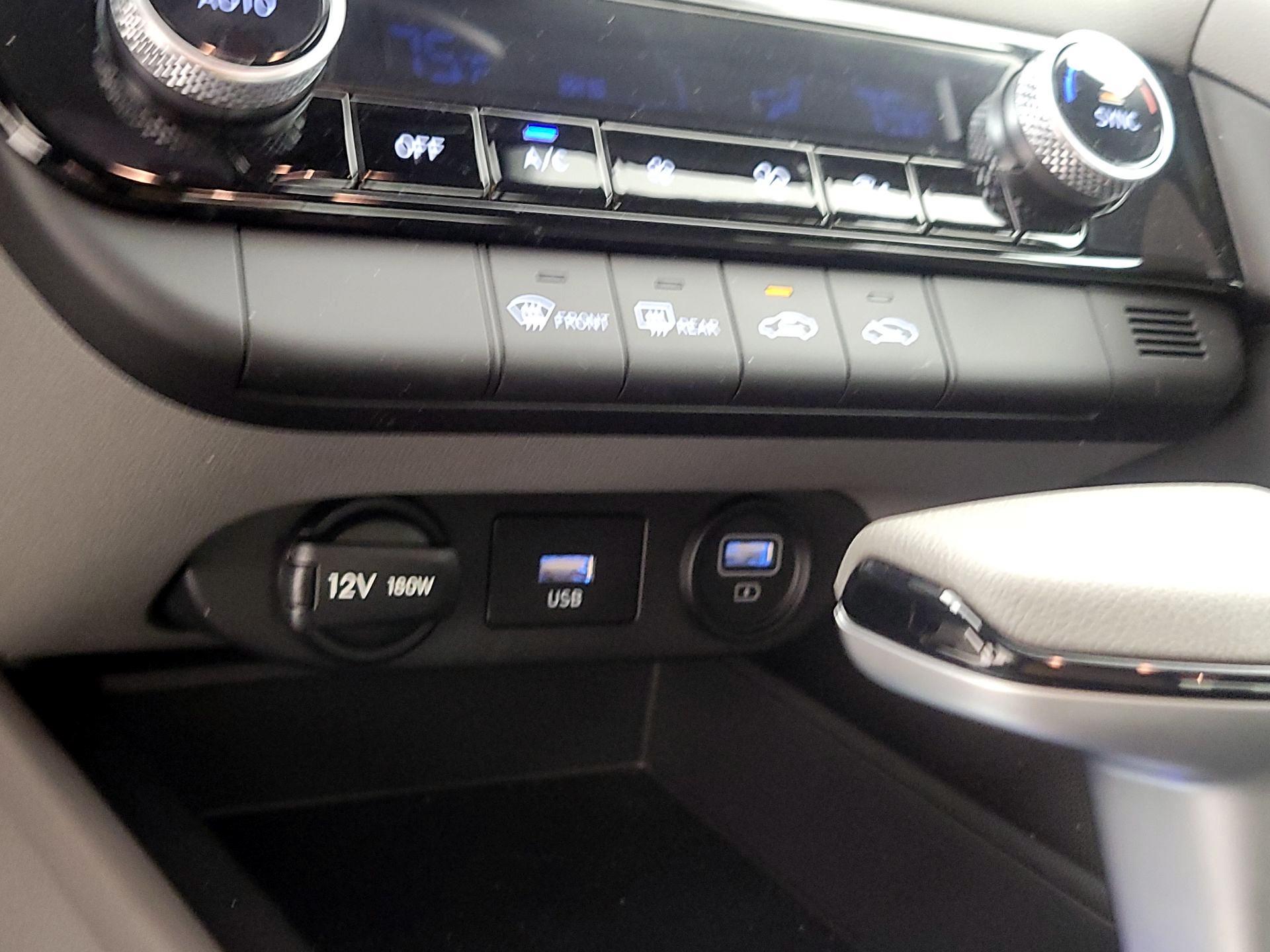 Thumbnail: 2022 Hyundai Elantra - 18