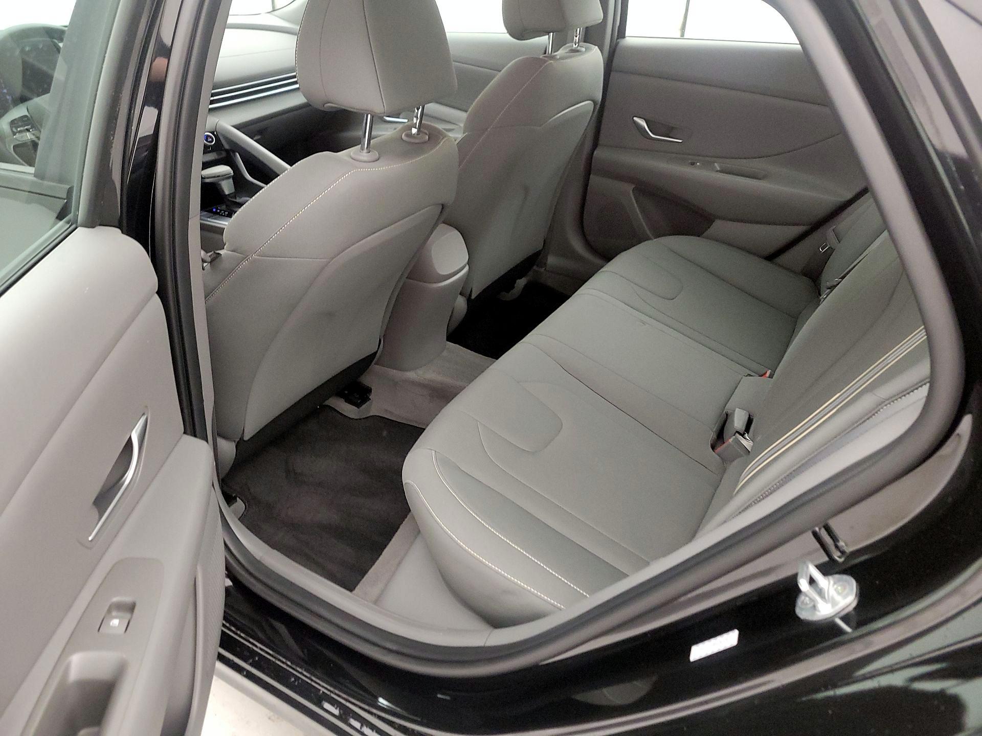 Thumbnail: 2022 Hyundai Elantra - 19