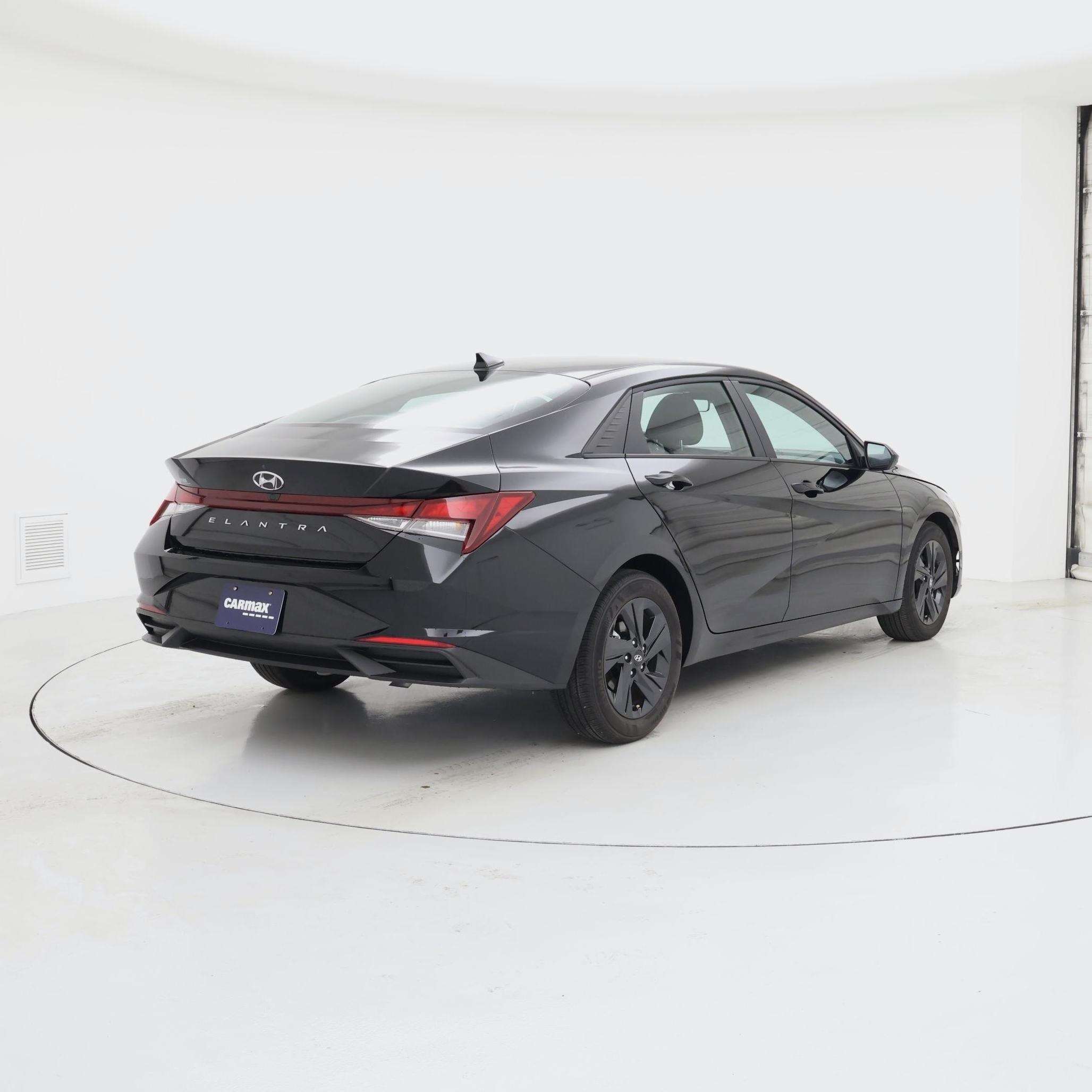Thumbnail: 2022 Hyundai Elantra - 8