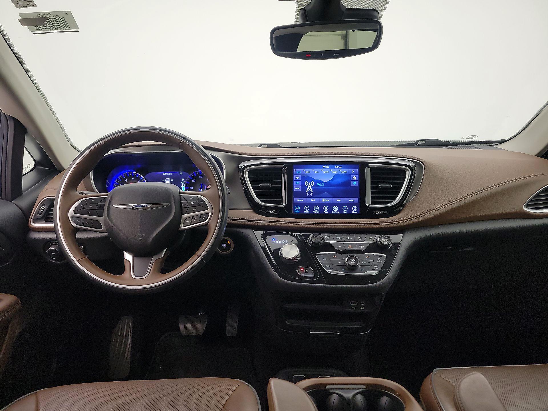 Thumbnail: 2018 Chrysler Pacifica - 9