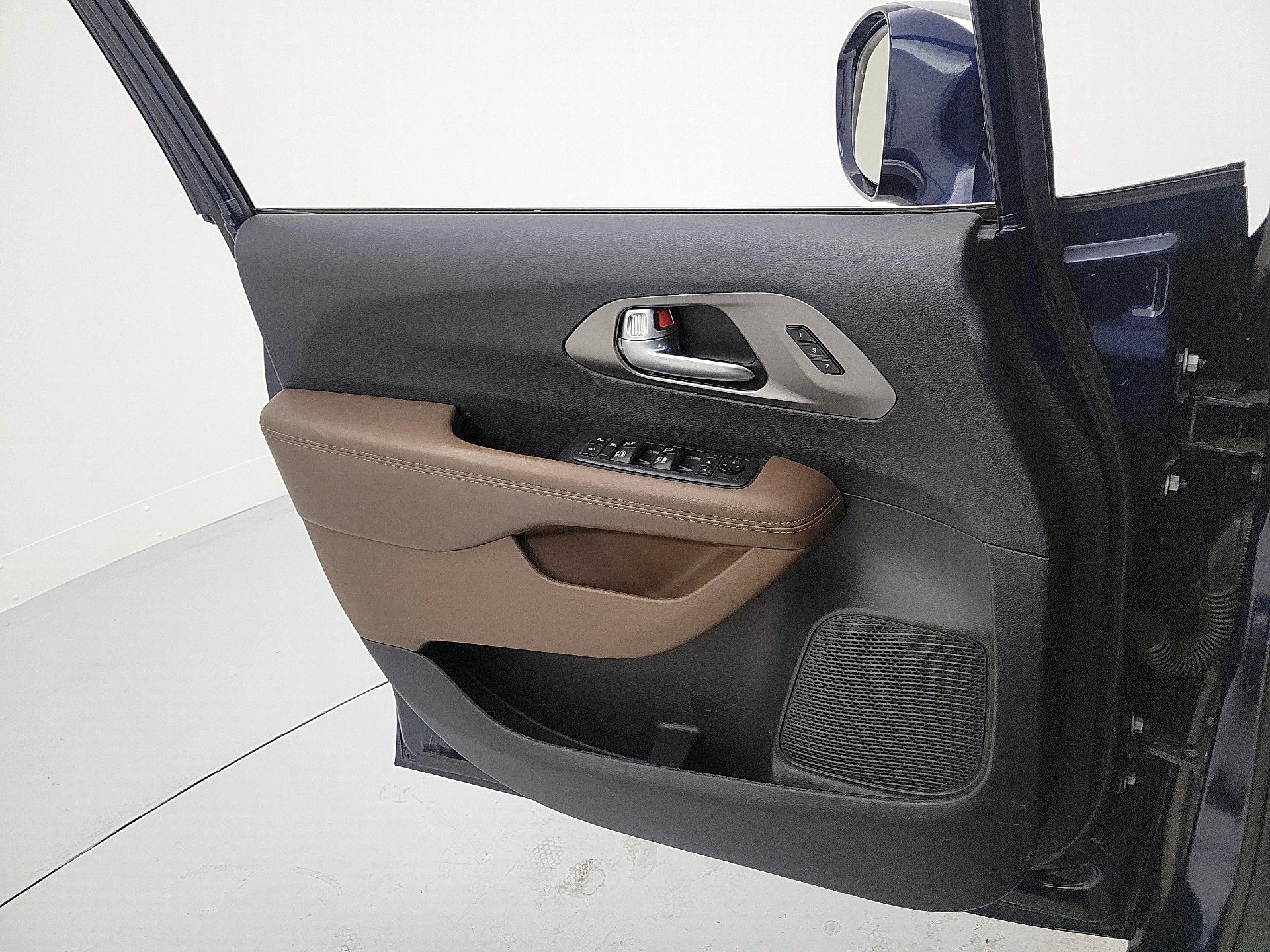 Thumbnail: 2018 Chrysler Pacifica - 12