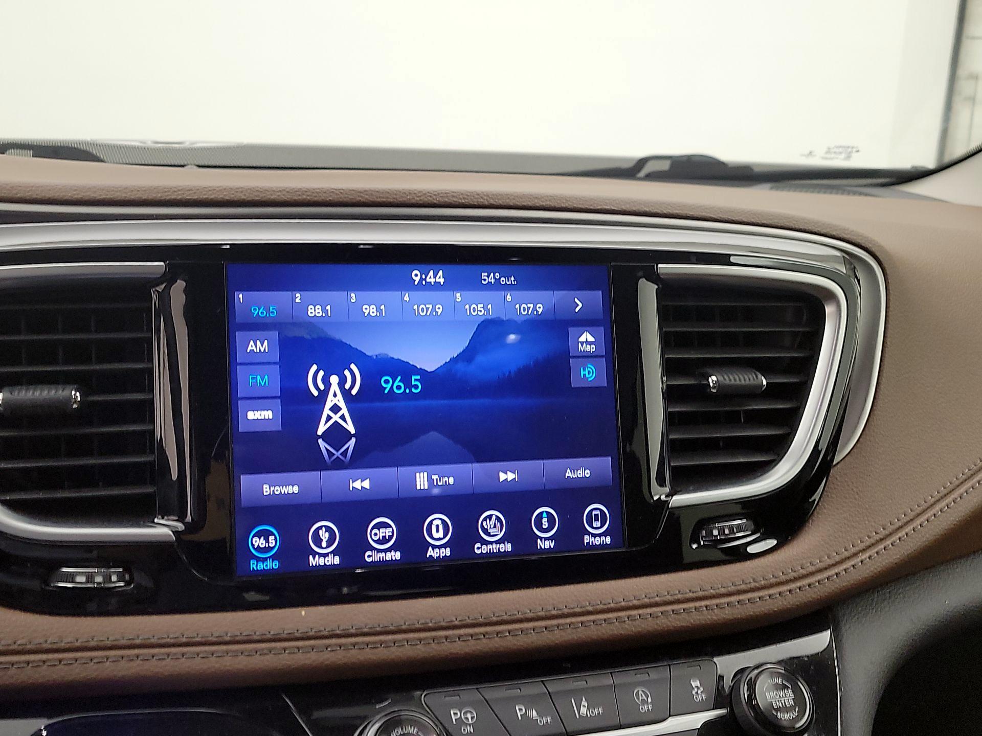 Thumbnail: 2018 Chrysler Pacifica - 15