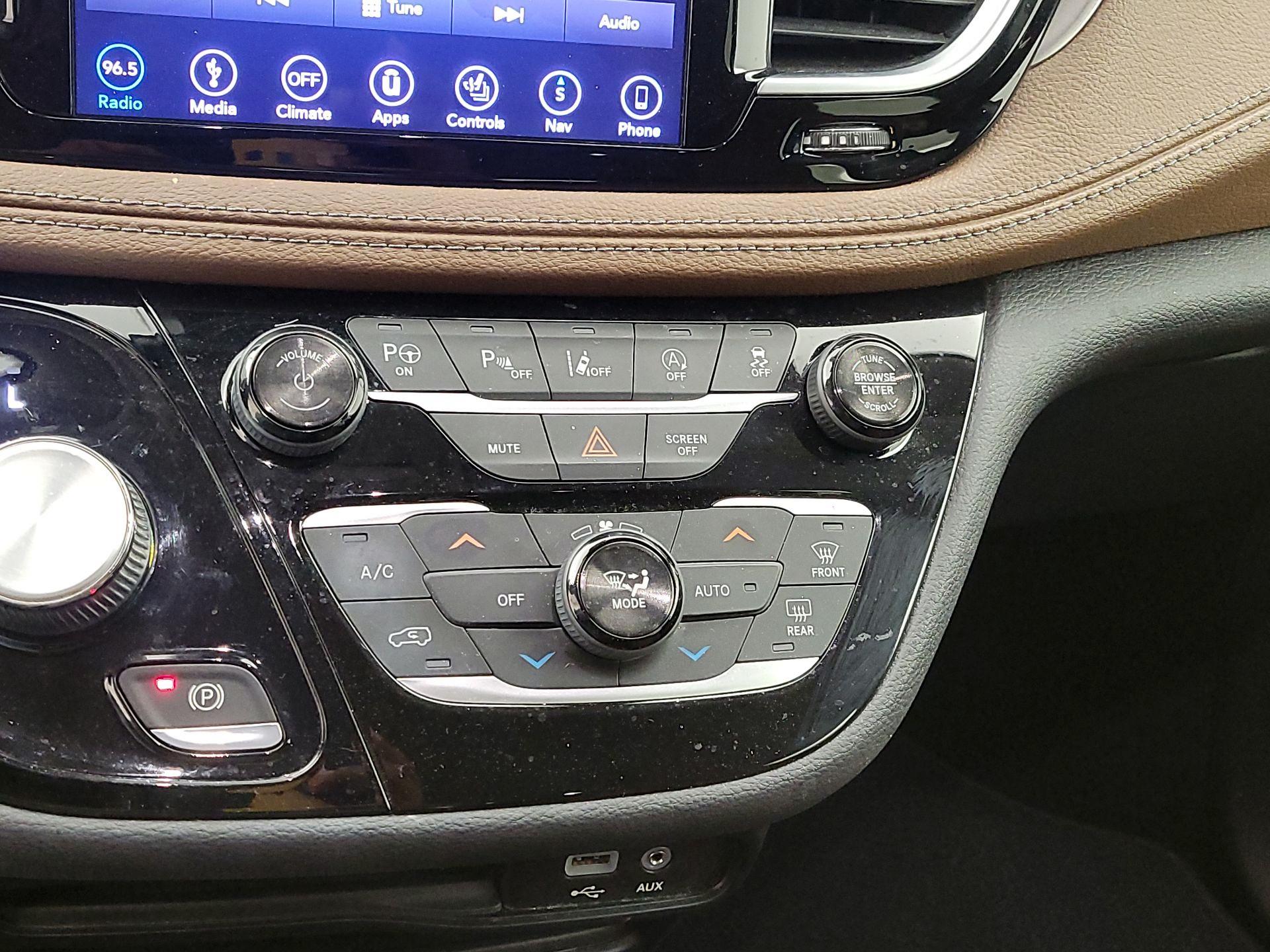 Thumbnail: 2018 Chrysler Pacifica - 16