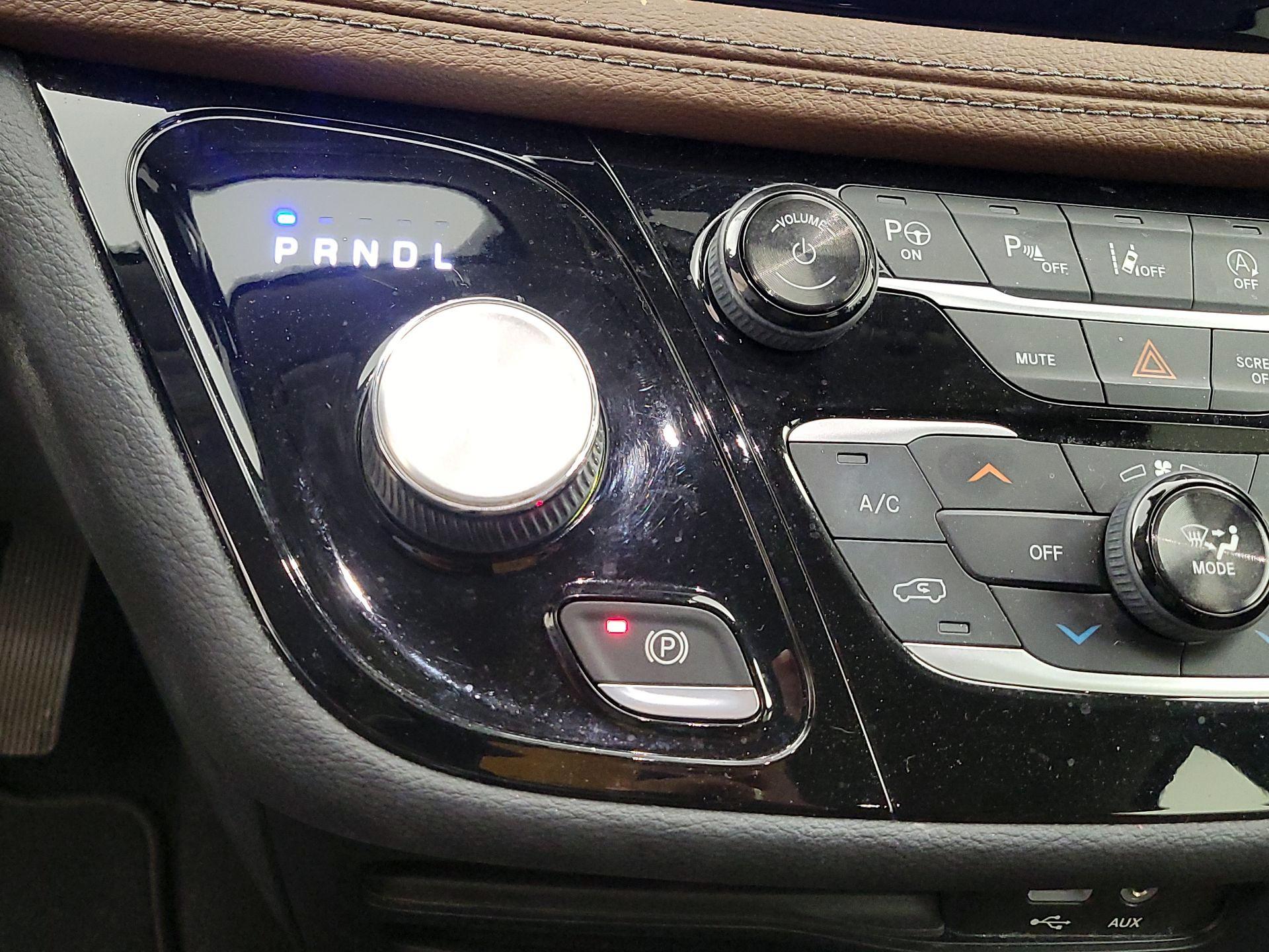 Thumbnail: 2018 Chrysler Pacifica - 17