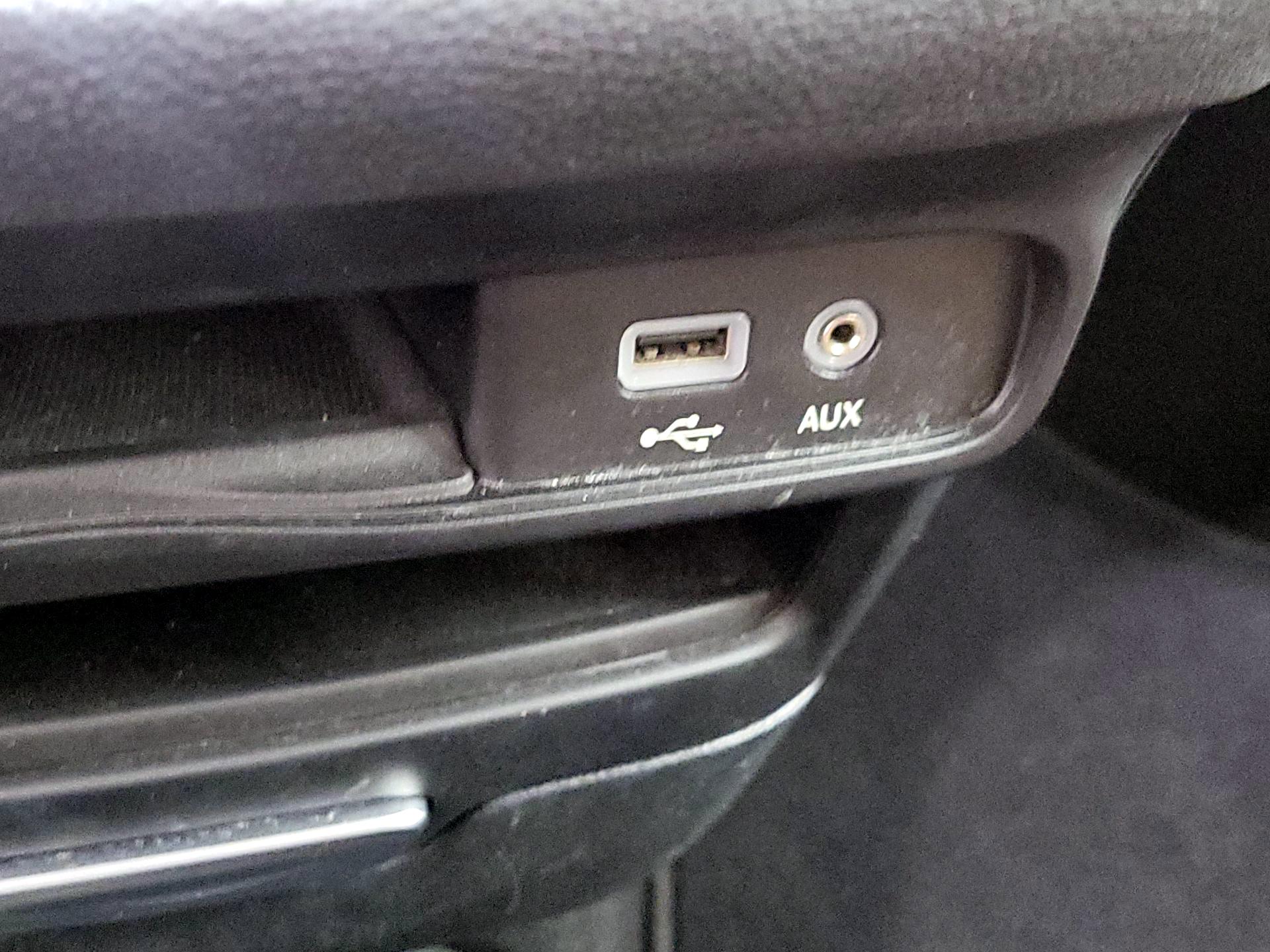 Thumbnail: 2018 Chrysler Pacifica - 18