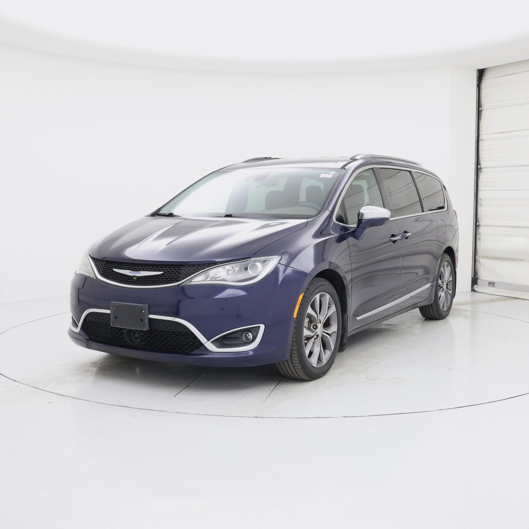 Thumbnail: 2018 Chrysler Pacifica - 4