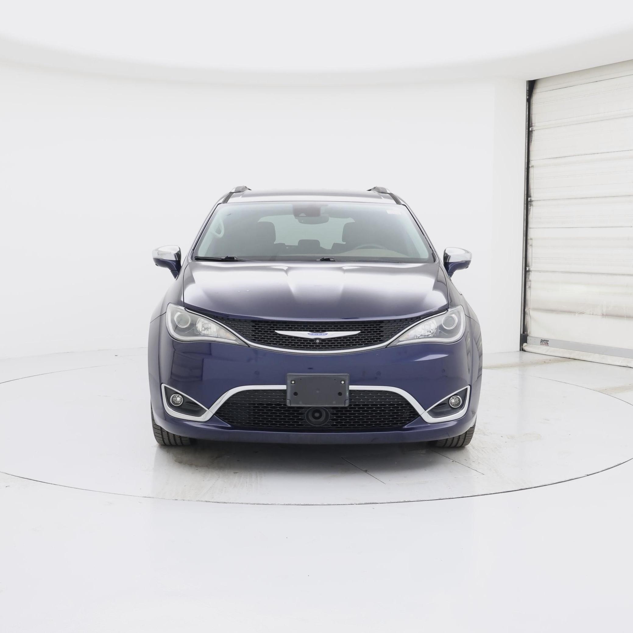 Thumbnail: 2018 Chrysler Pacifica - 5