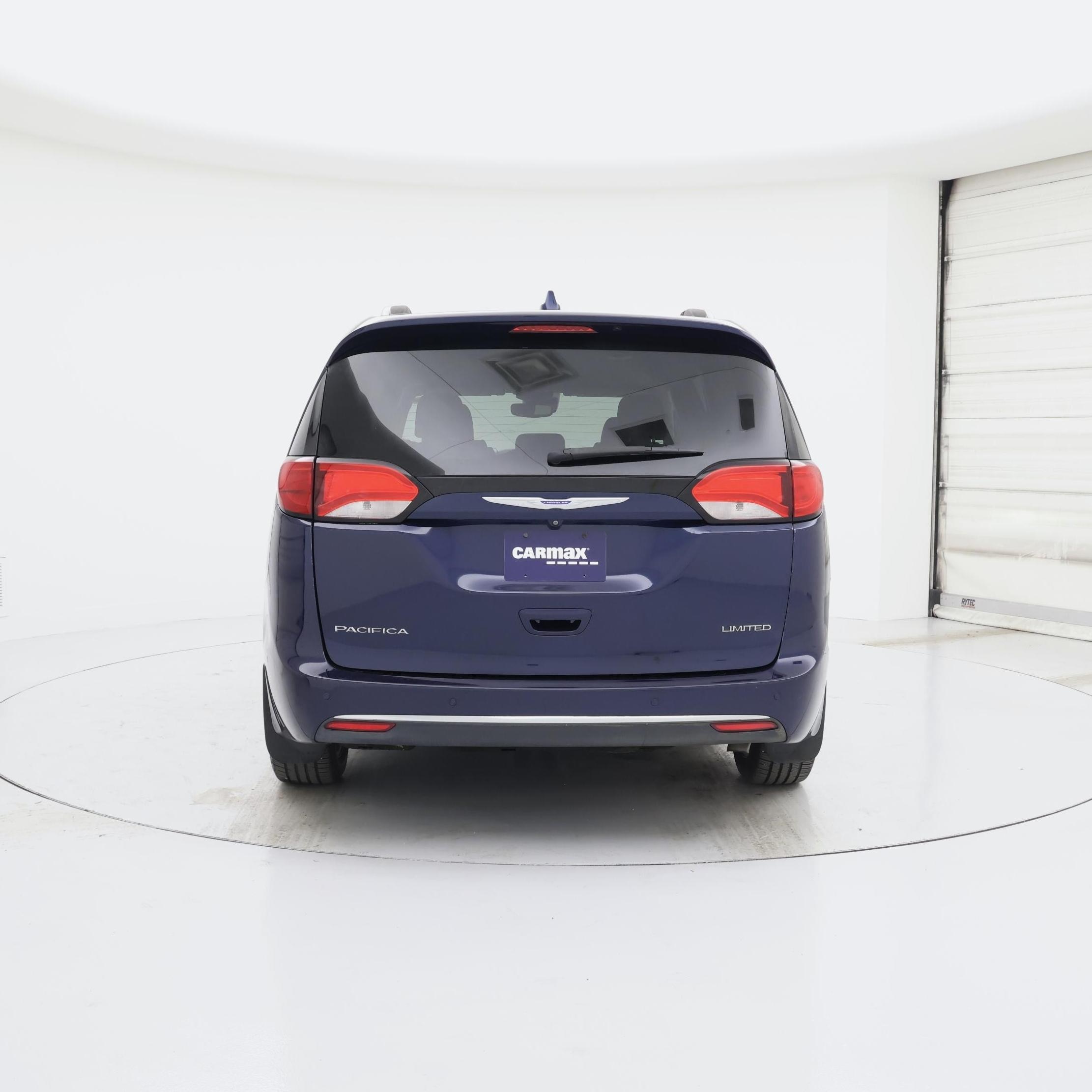 Thumbnail: 2018 Chrysler Pacifica - 6